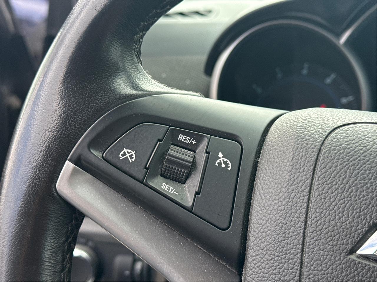 2014 Chevrolet Cruze LT HEATED SEATS CLEAN WE FINANCE ALL CREDIT! Photo