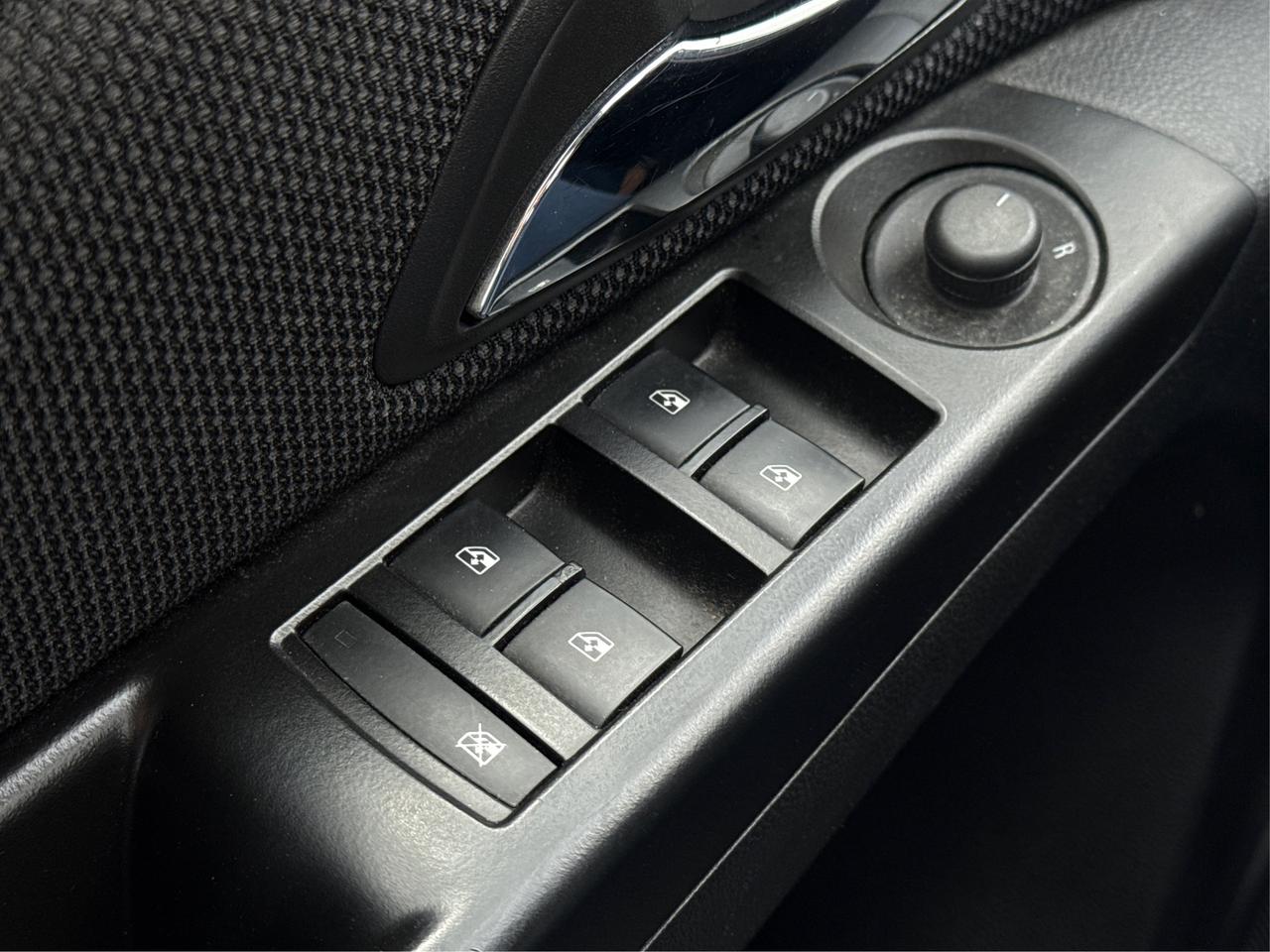 2014 Chevrolet Cruze LT HEATED SEATS CLEAN WE FINANCE ALL CREDIT! Photo