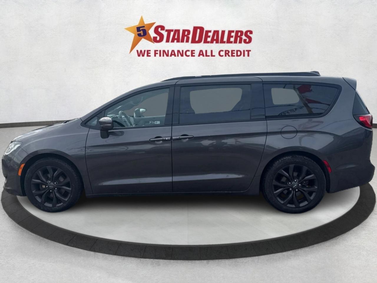 2019 Chrysler Pacifica NAV LEATHER DVD LOADED! WE FINANCE ALL CREDIT Photo3