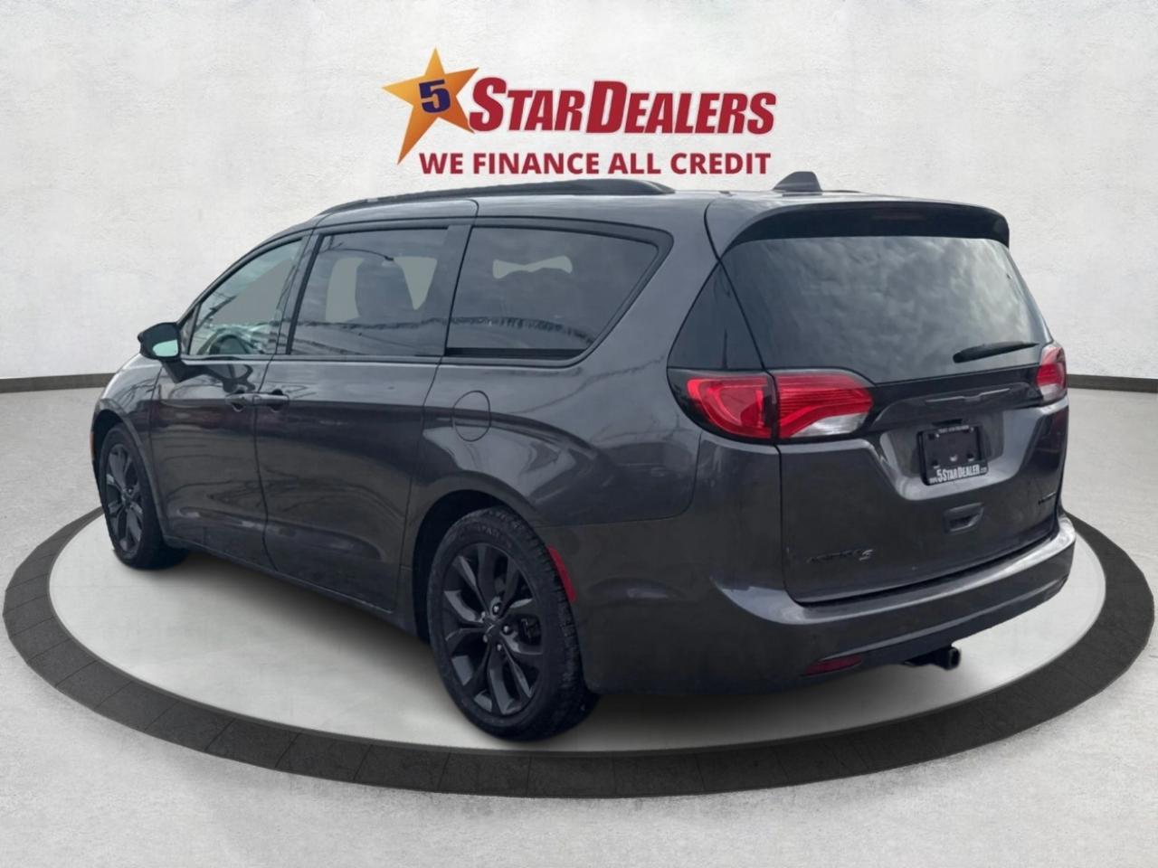 2019 Chrysler Pacifica NAV LEATHER DVD LOADED! WE FINANCE ALL CREDIT Photo