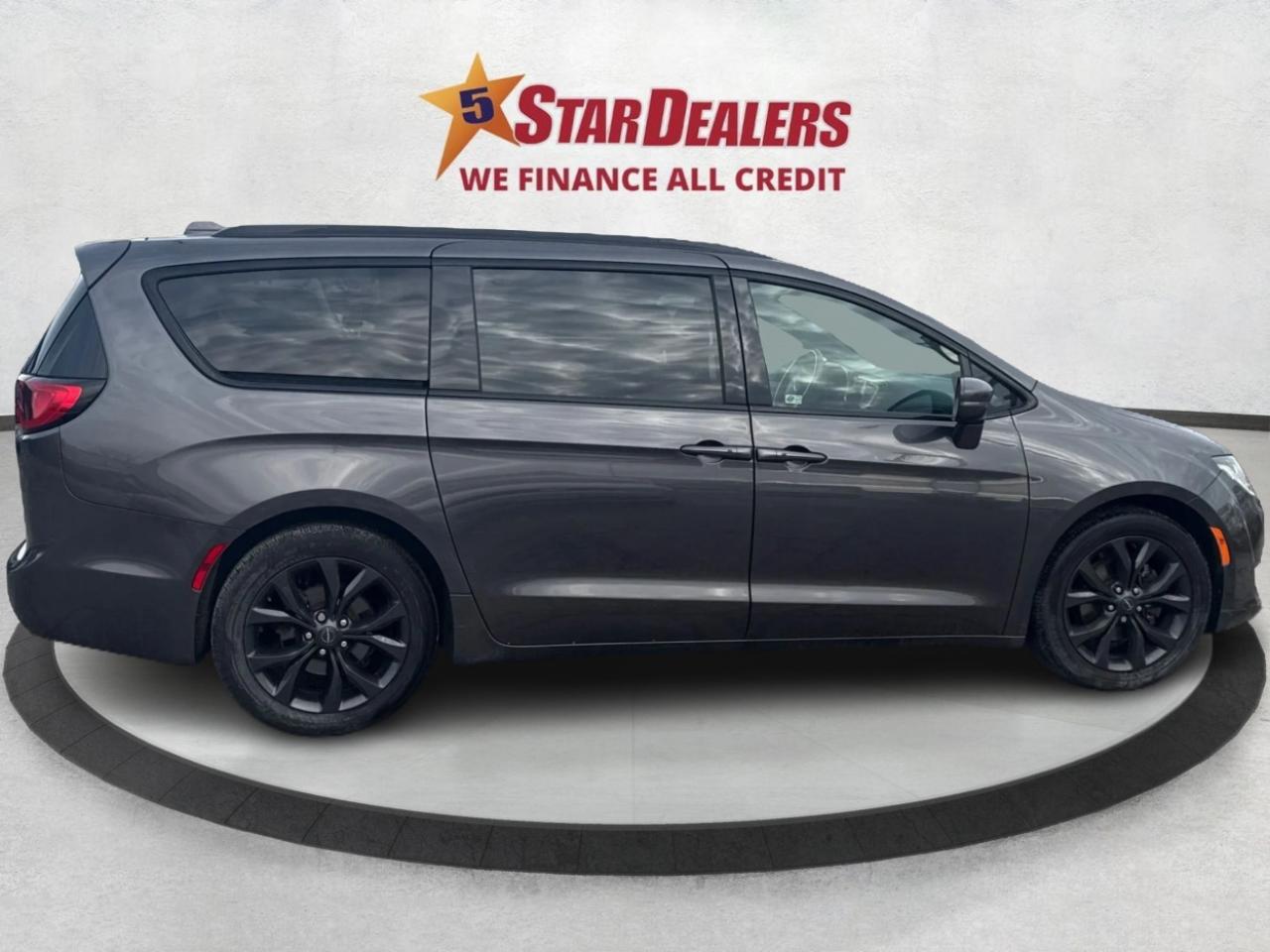 2019 Chrysler Pacifica NAV LEATHER DVD LOADED! WE FINANCE ALL CREDIT Photo