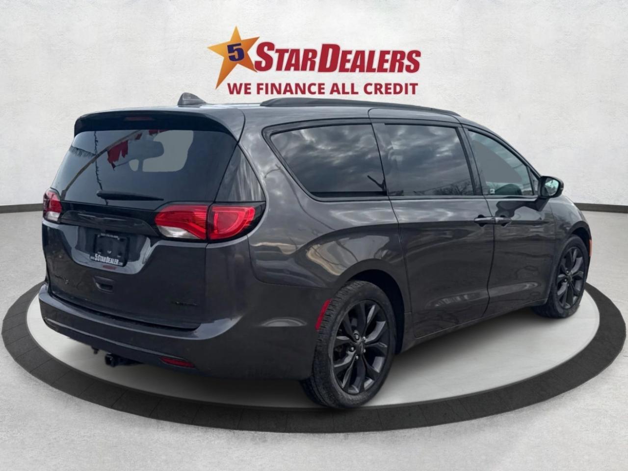 2019 Chrysler Pacifica NAV LEATHER DVD LOADED! WE FINANCE ALL CREDIT Photo