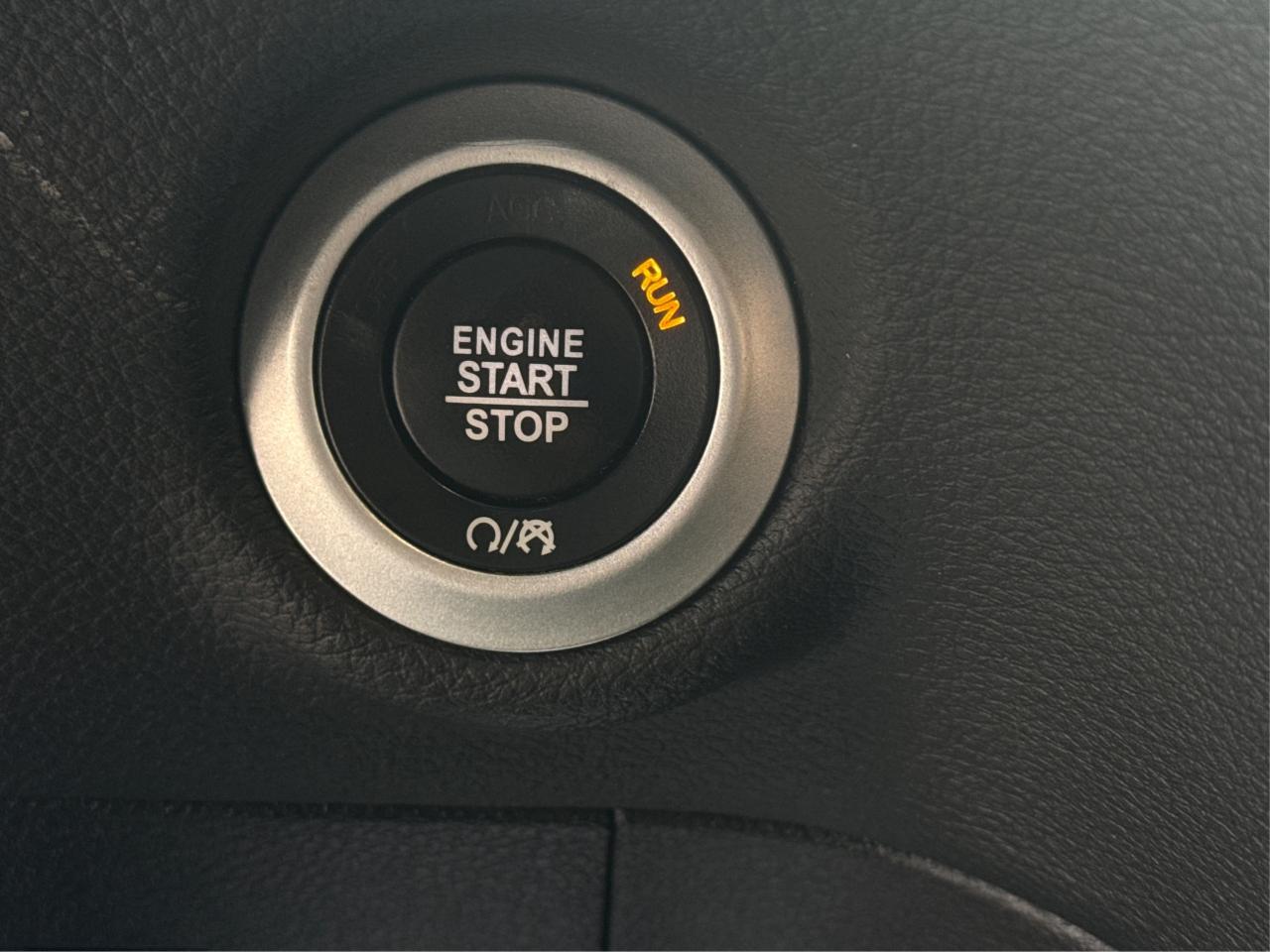 2019 Chrysler Pacifica NAV LEATHER DVD LOADED! WE FINANCE ALL CREDIT Photo