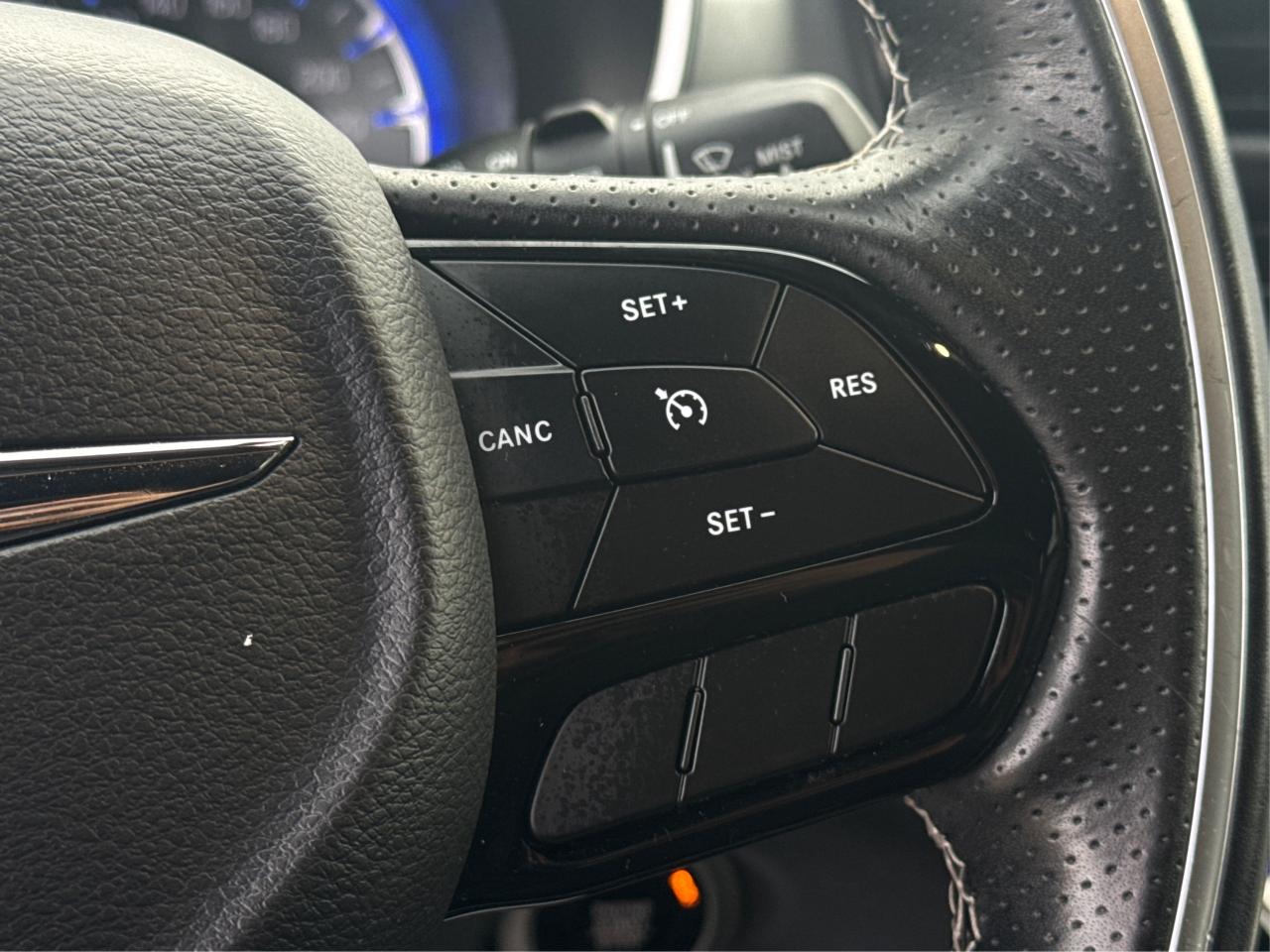 2019 Chrysler Pacifica NAV LEATHER DVD LOADED! WE FINANCE ALL CREDIT Photo