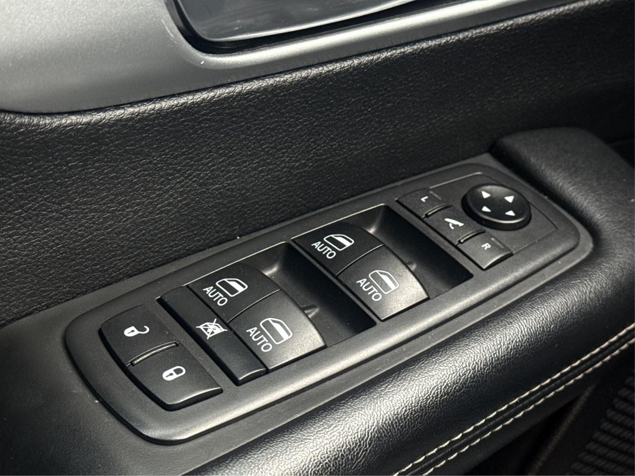 2019 Chrysler Pacifica NAV LEATHER DVD LOADED! WE FINANCE ALL CREDIT Photo