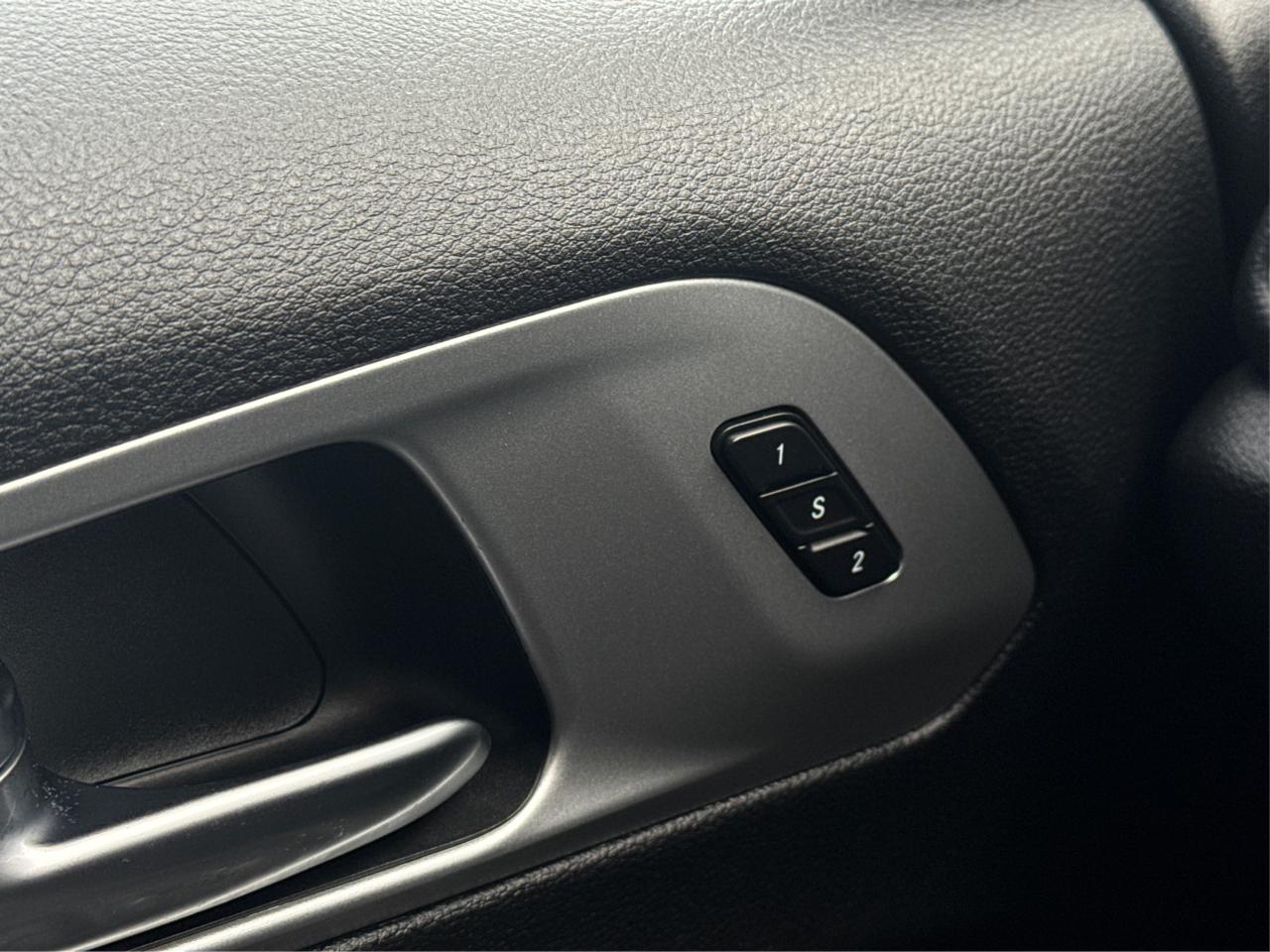 2019 Chrysler Pacifica NAV LEATHER DVD LOADED! WE FINANCE ALL CREDIT Photo