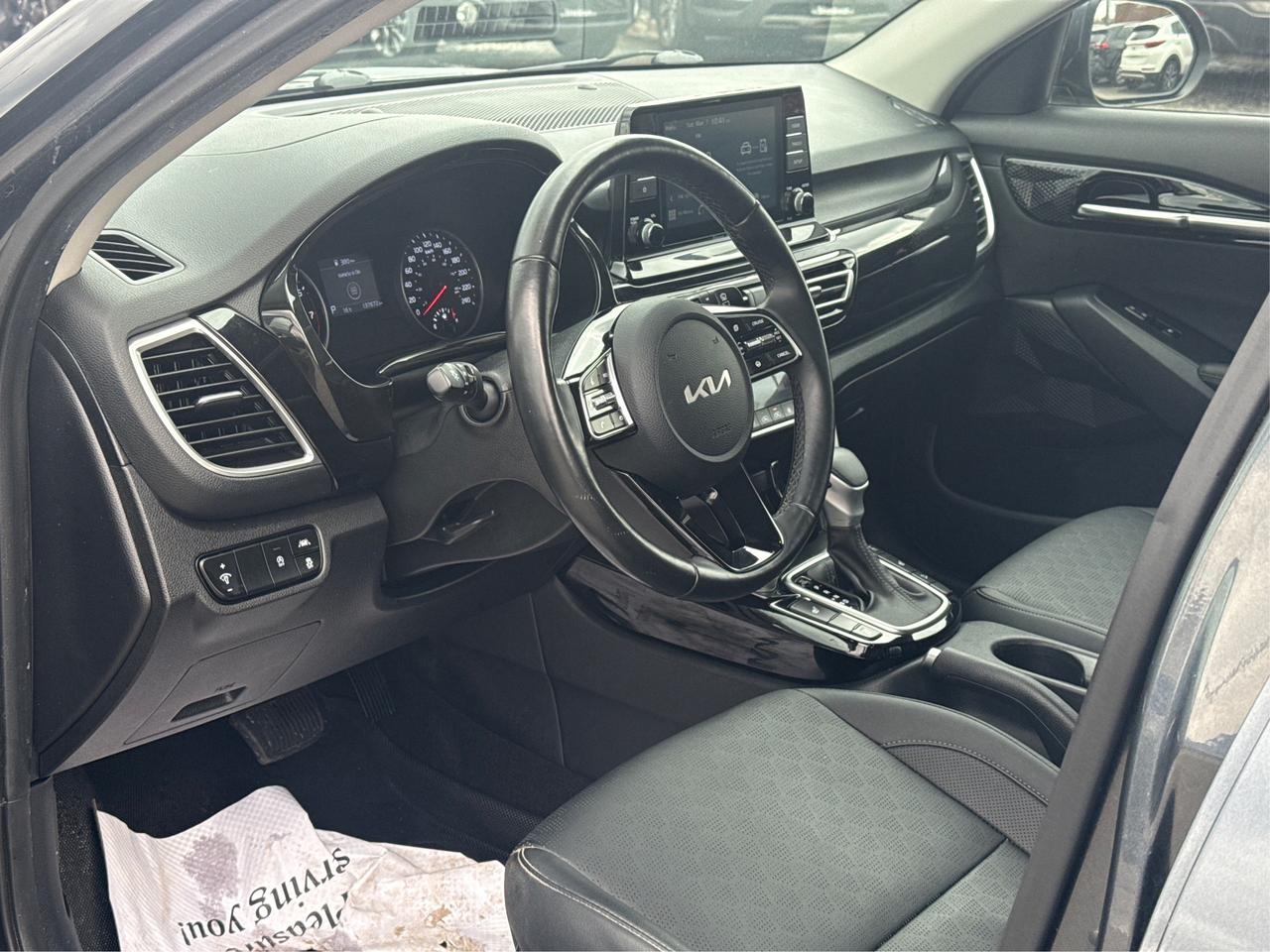 2022 Kia Seltos AWD LEATHER SUNROOF LOADED! WE FINANCE ALL CREDIT! Photo