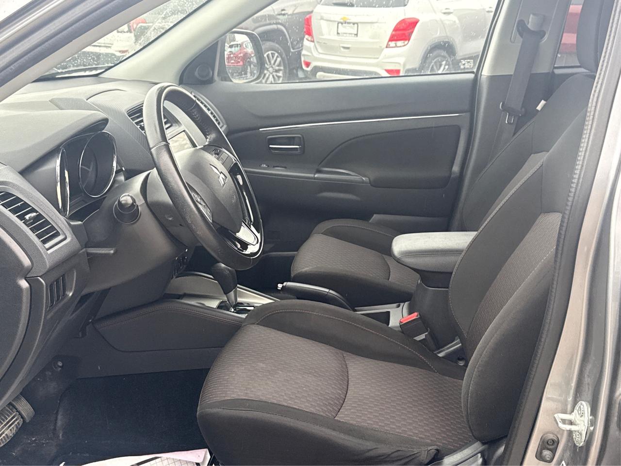 2018 Mitsubishi RVR AWD HEATED SEATS REAR CAM WE FINANCE ALL CREDIT Photo