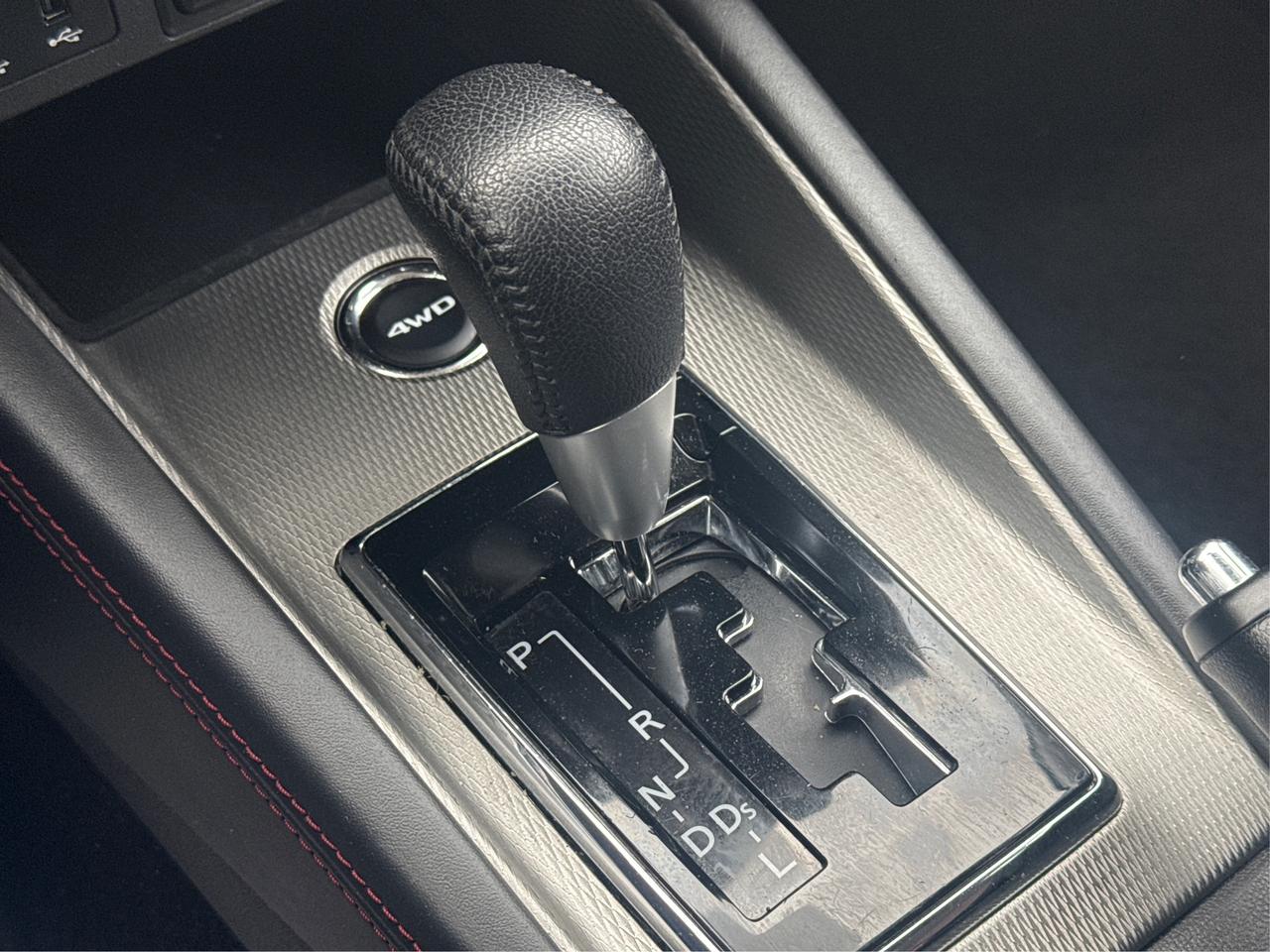 2018 Mitsubishi RVR AWD HEATED SEATS REAR CAM WE FINANCE ALL CREDIT Photo