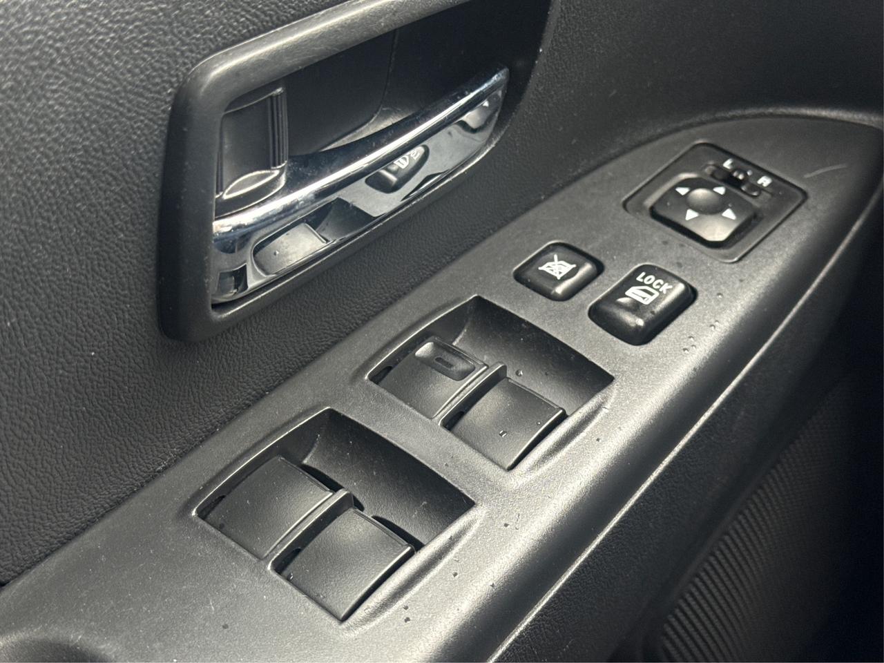 2018 Mitsubishi RVR AWD HEATED SEATS REAR CAM WE FINANCE ALL CREDIT Photo