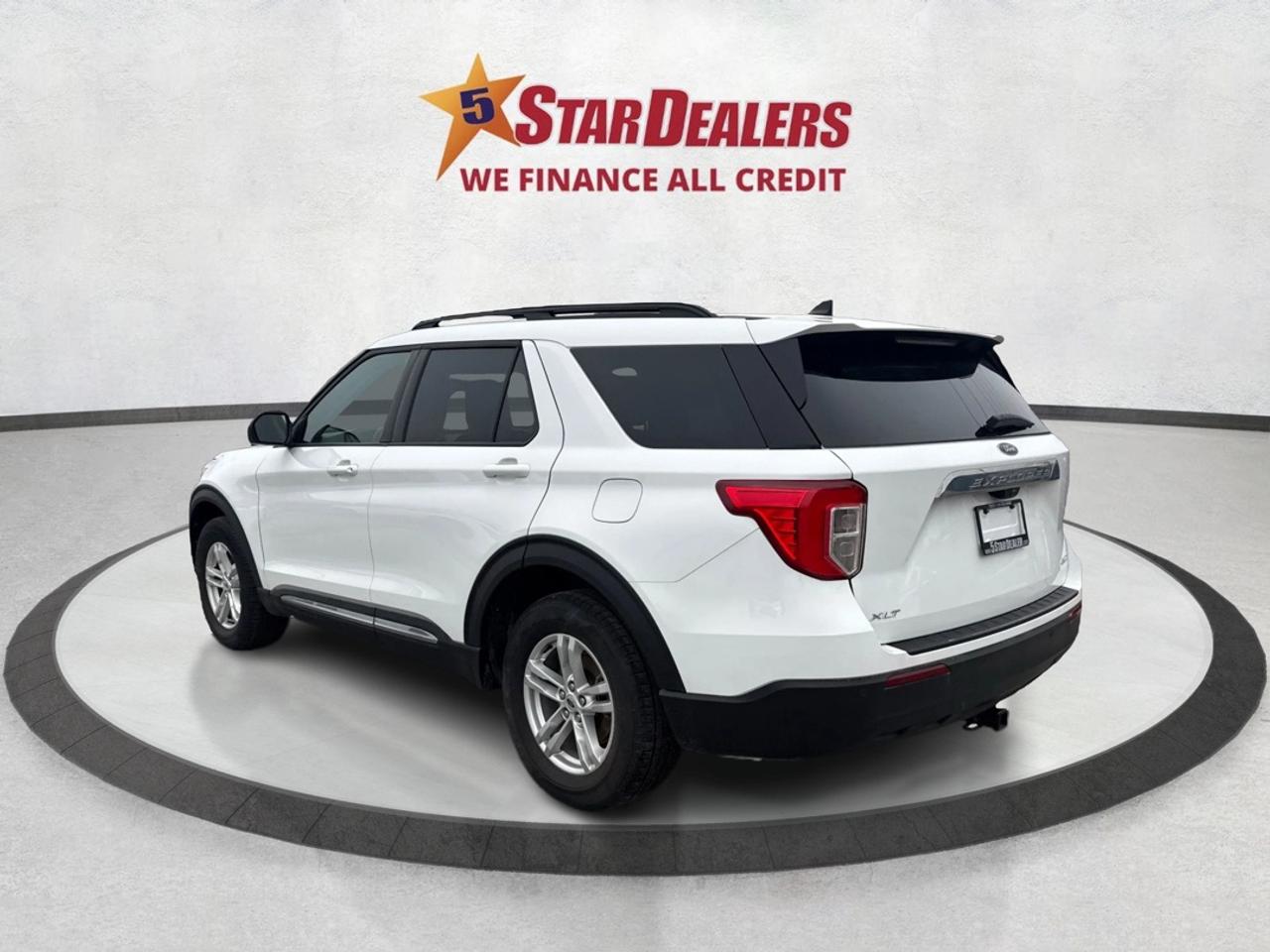 2023 Ford Explorer NAV SUNROOF HEATED SEATS! WE FINANCE ALL CREDIT! Photo4