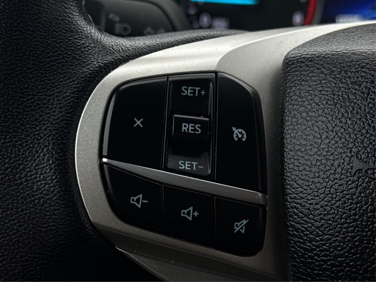 2023 Ford Explorer NAV SUNROOF HEATED SEATS! WE FINANCE ALL CREDIT! Photo