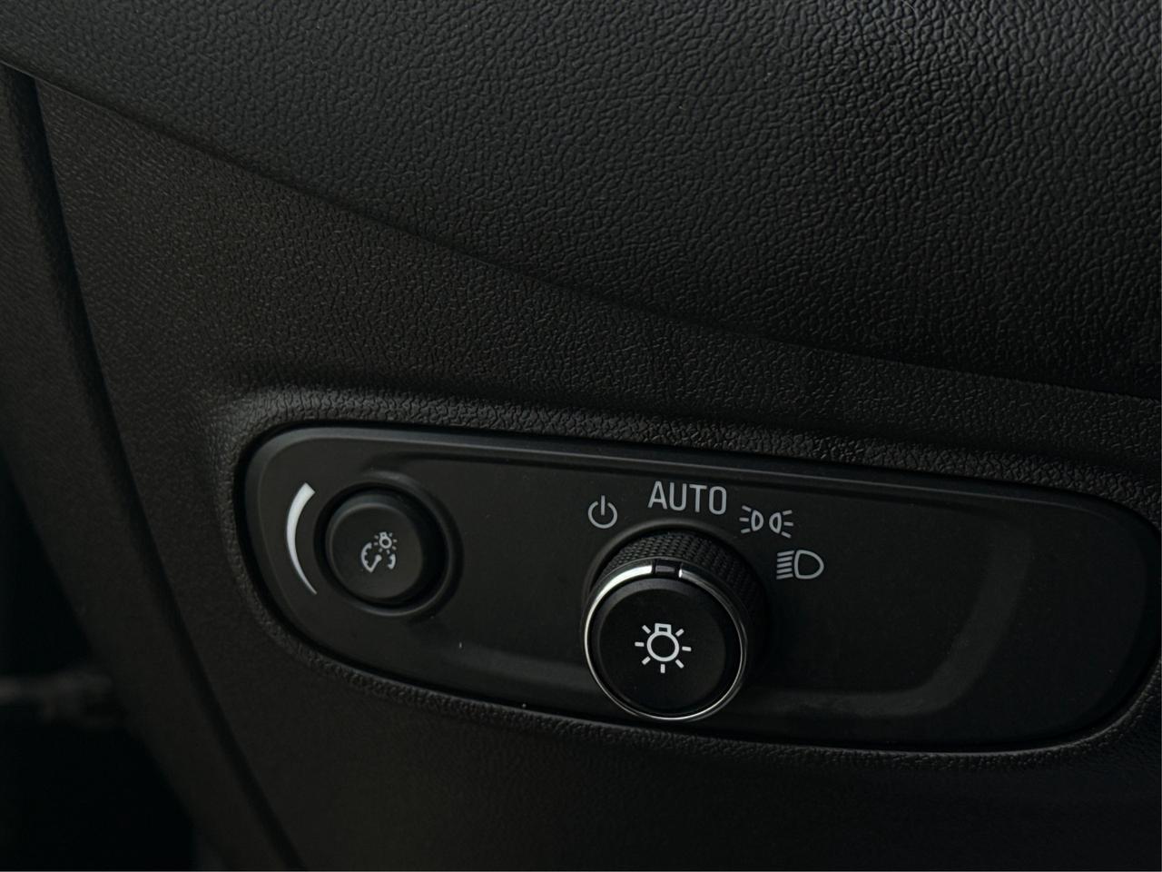 2024 Chevrolet Equinox NAV HEATED SEATS MINT! WE FINANCE ALL CREDIT! Photo