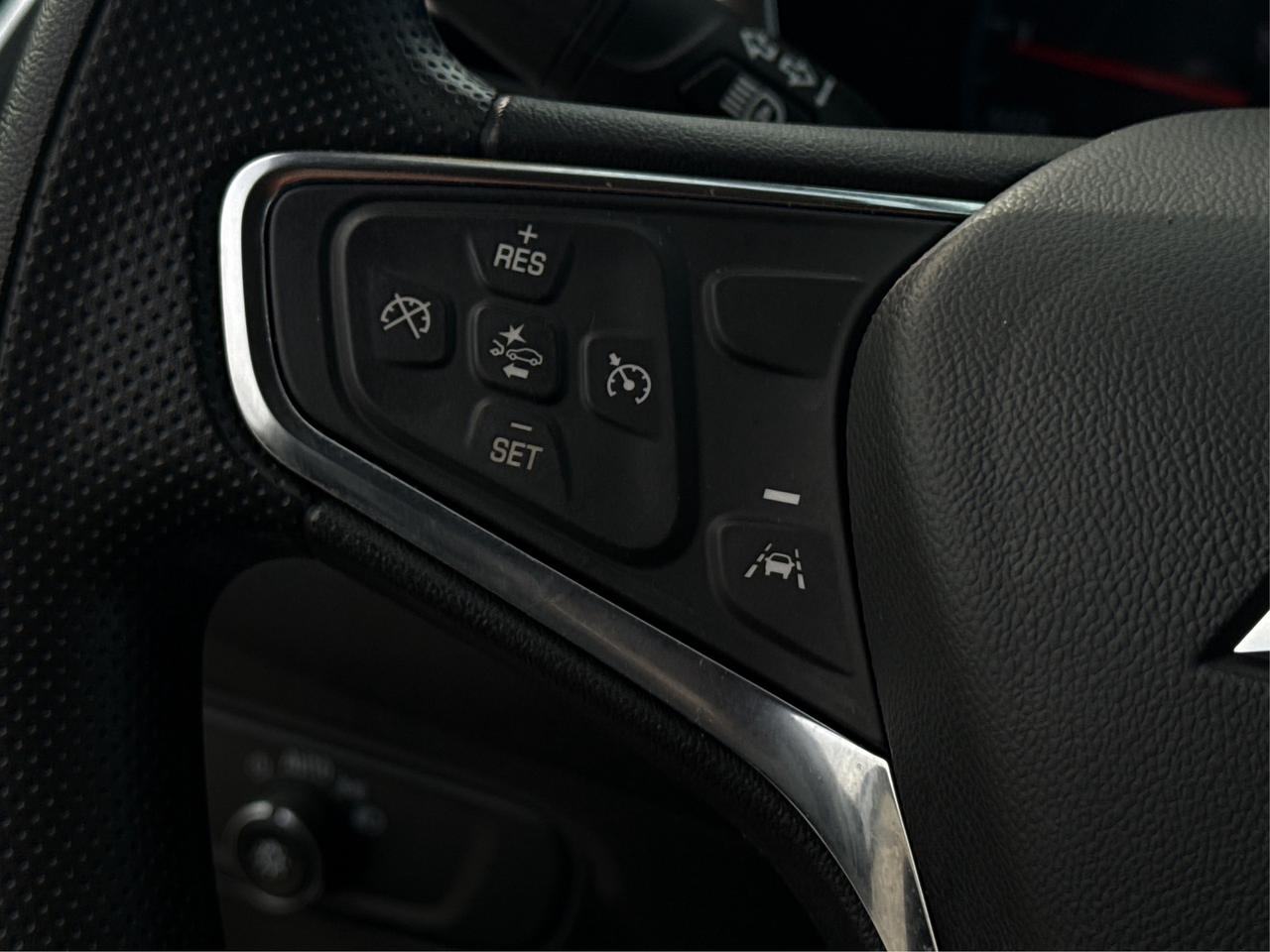 2024 Chevrolet Equinox NAV HEATED SEATS MINT! WE FINANCE ALL CREDIT! Photo