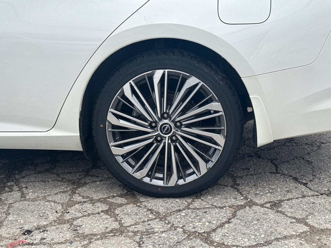 2024 Nissan Altima NAV LEATHER SUNROOF LOADED! WE FINANCE ALL CREDIT Photo