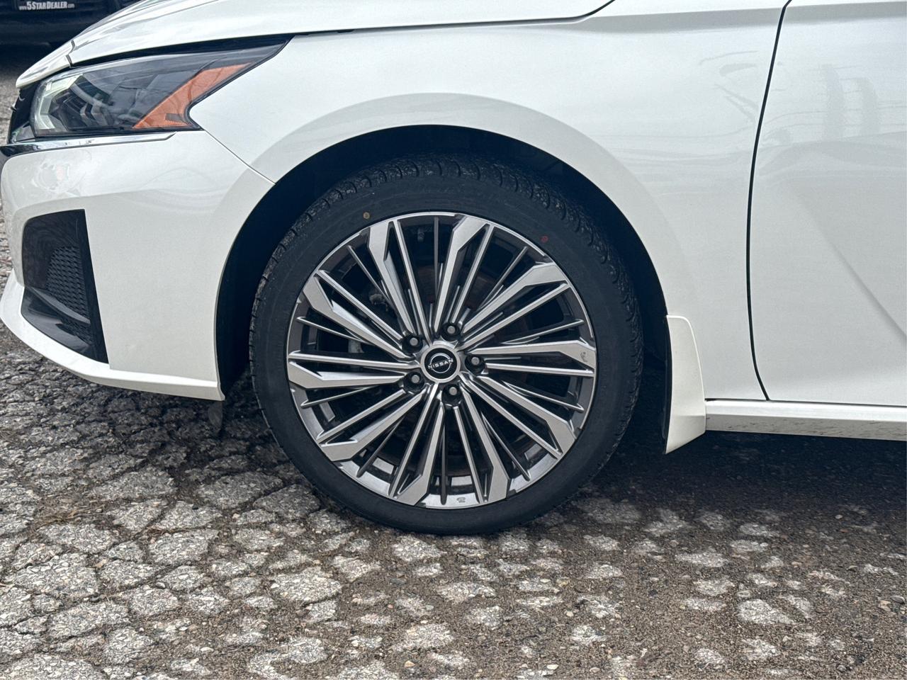 2024 Nissan Altima NAV LEATHER SUNROOF LOADED! WE FINANCE ALL CREDIT Photo