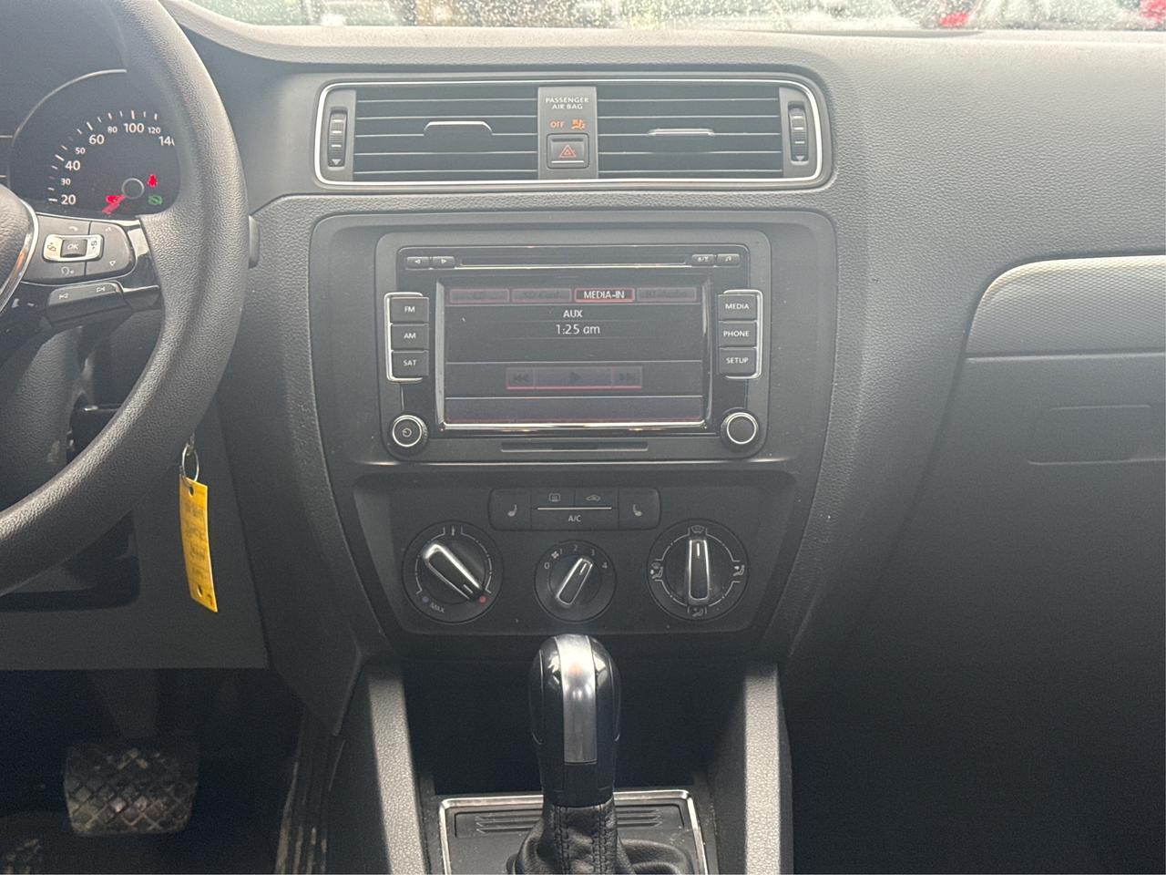 2015 Volkswagen Jetta Sedan SUNROOF CLEAN MUST SEE WE FINANCE ALL CREDIT Photo