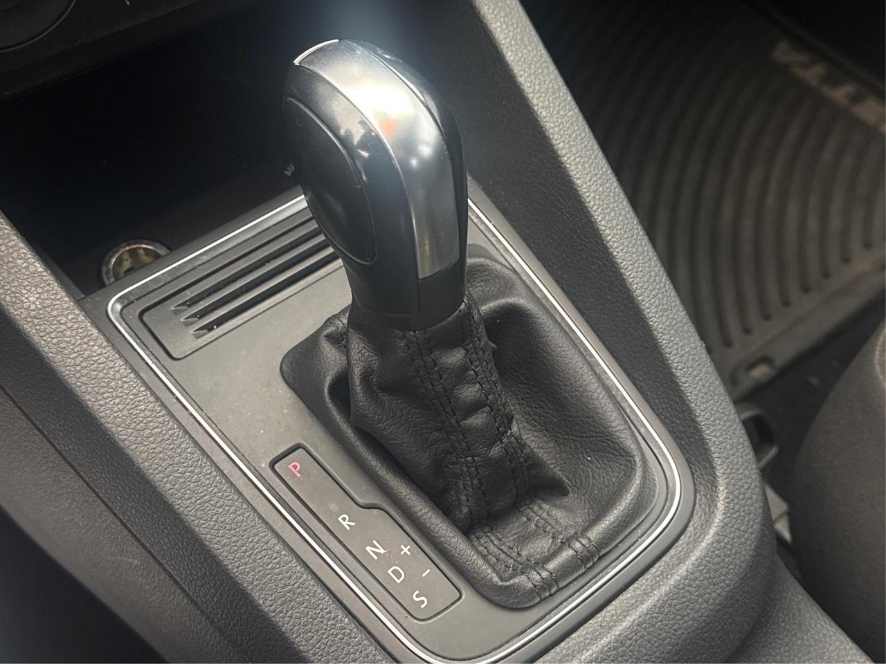 2015 Volkswagen Jetta Sedan SUNROOF CLEAN MUST SEE WE FINANCE ALL CREDIT Photo