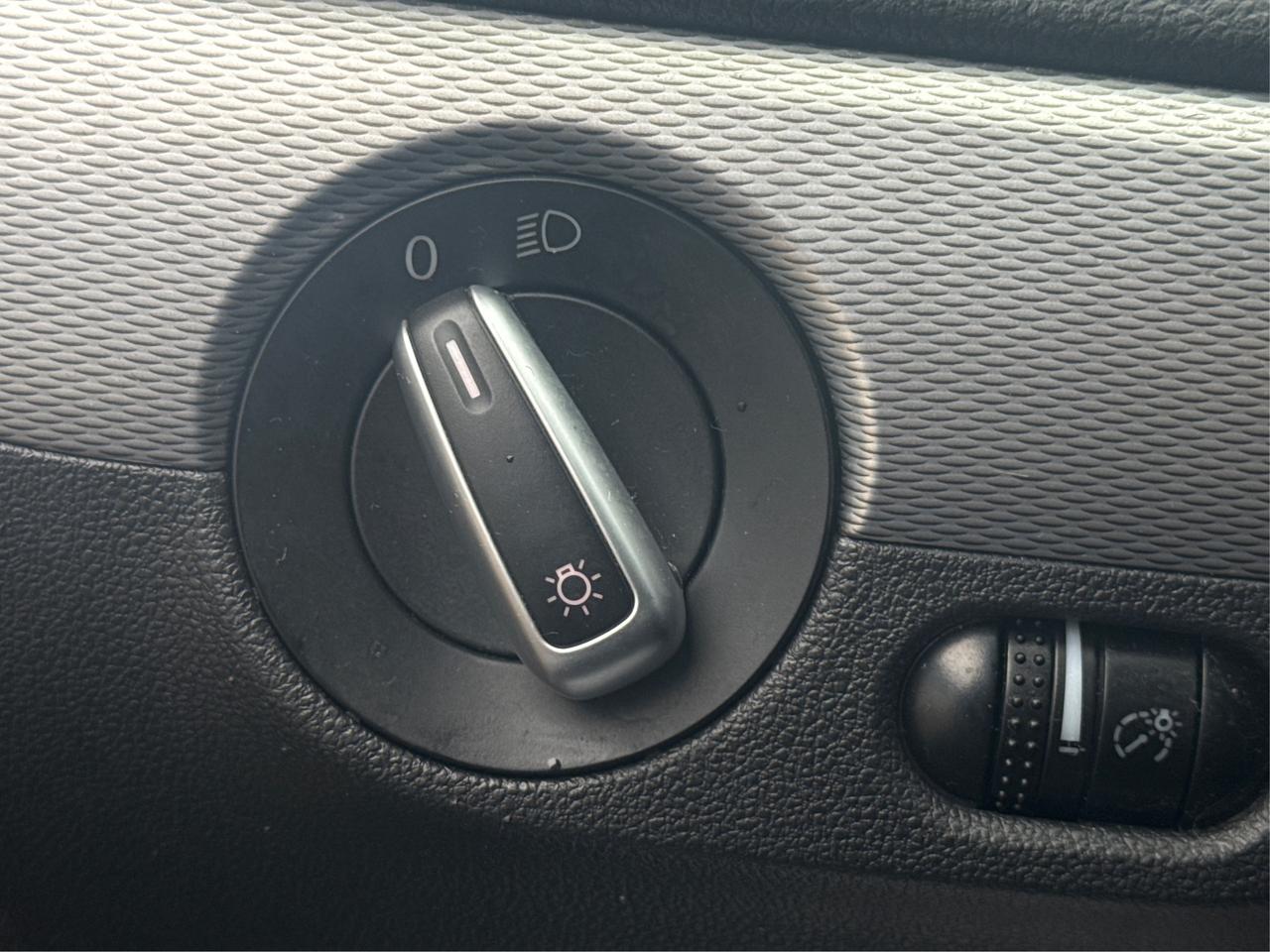 2015 Volkswagen Jetta Sedan SUNROOF CLEAN MUST SEE WE FINANCE ALL CREDIT Photo