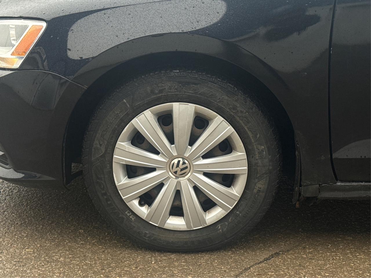 2015 Volkswagen Jetta Sedan SUNROOF CLEAN MUST SEE WE FINANCE ALL CREDIT Photo