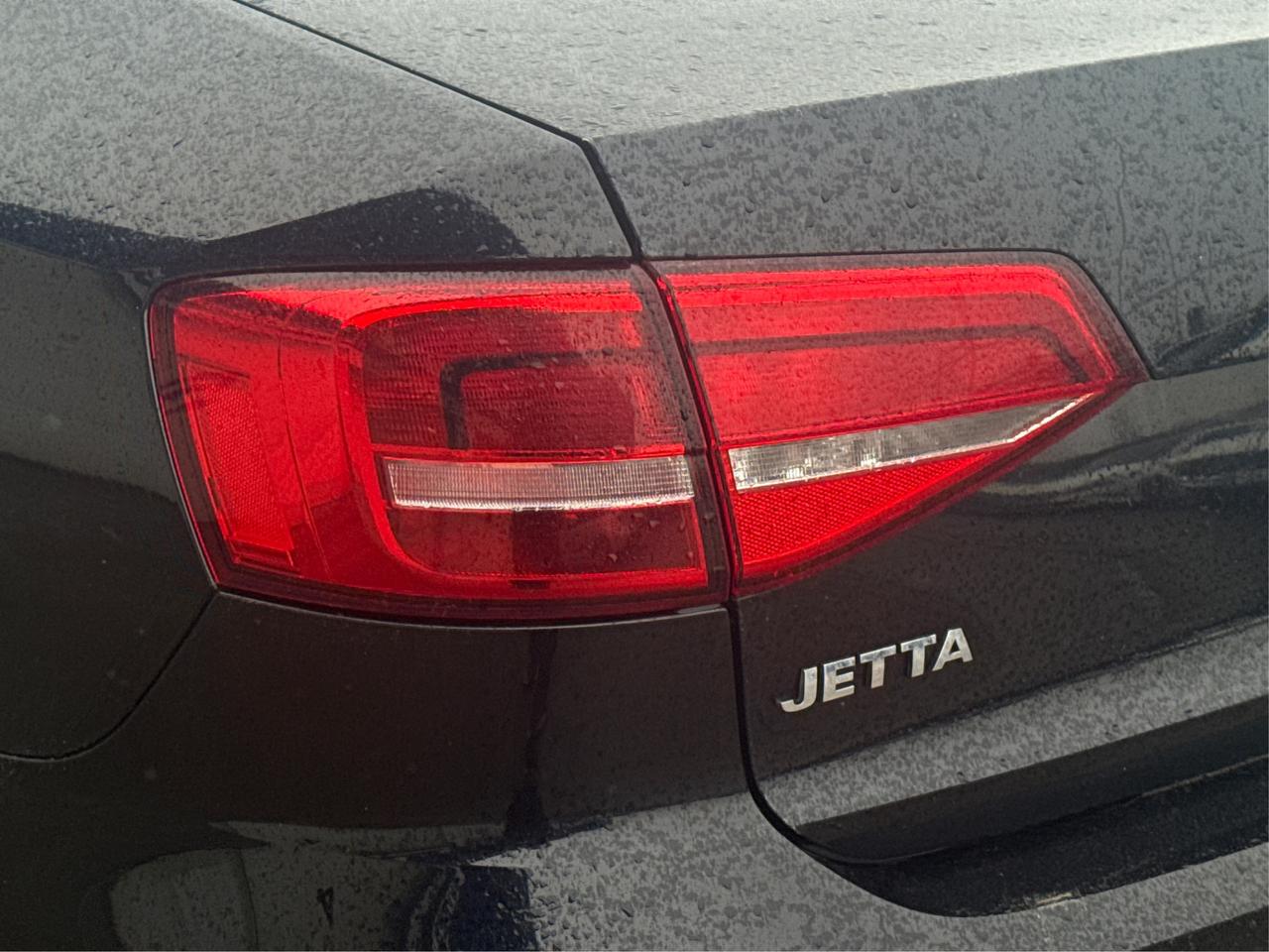 2015 Volkswagen Jetta Sedan SUNROOF CLEAN MUST SEE WE FINANCE ALL CREDIT Photo