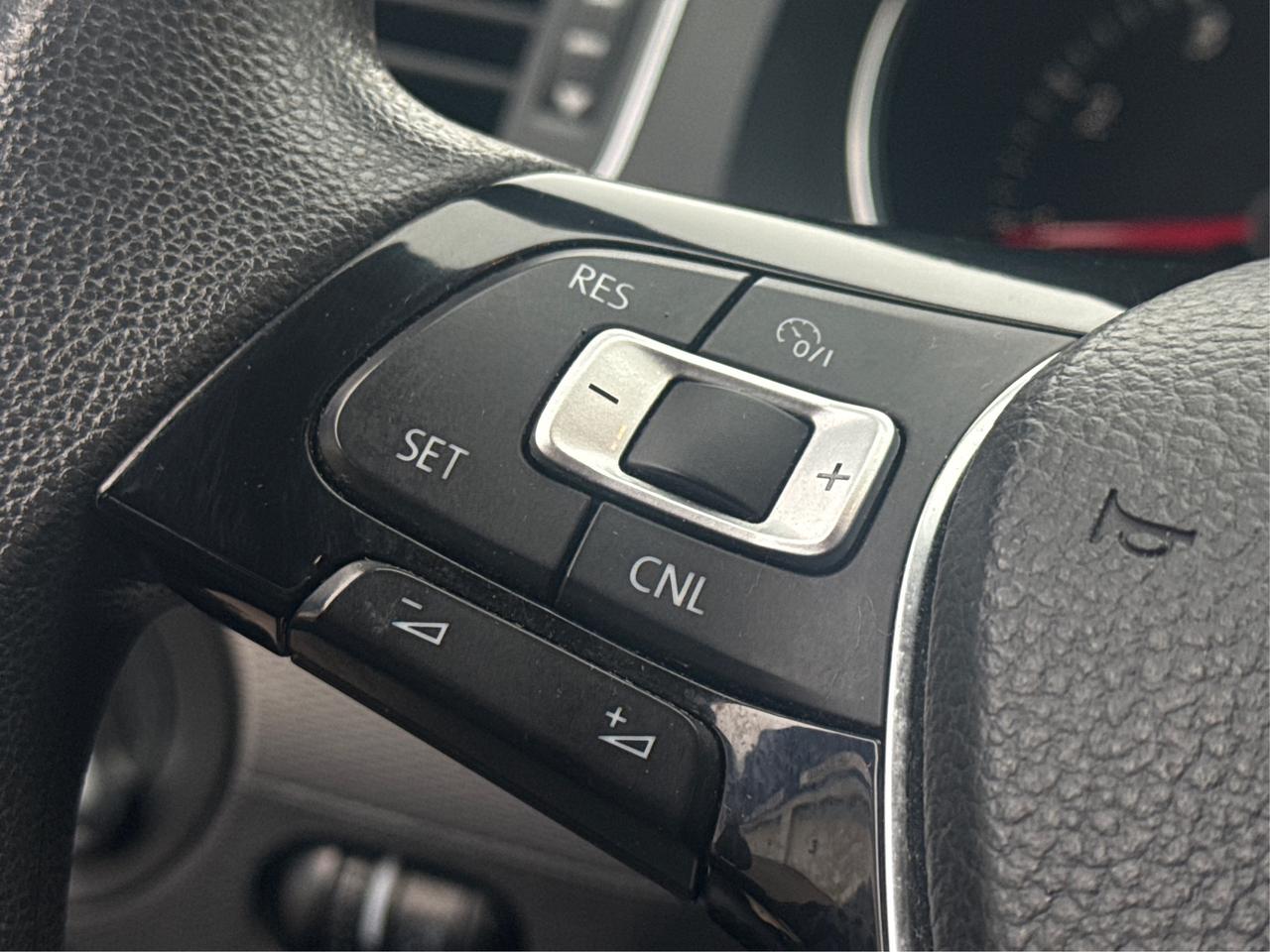 2015 Volkswagen Jetta Sedan SUNROOF CLEAN MUST SEE WE FINANCE ALL CREDIT Photo