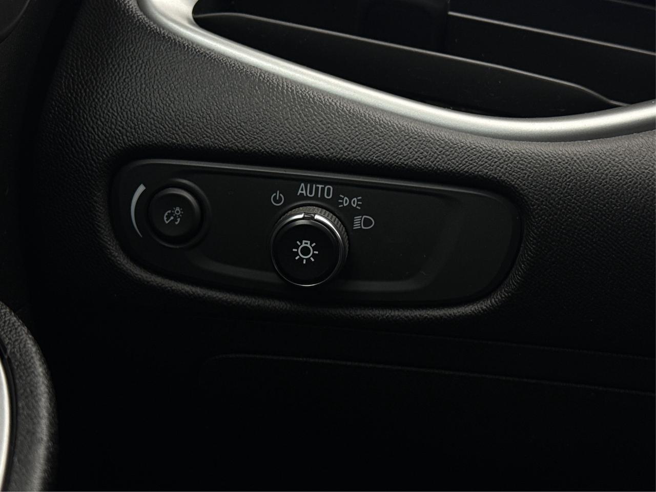 2022 Chevrolet Malibu HEATED SEATS REMOTE START WE FINANCE ALL CREDIT Photo