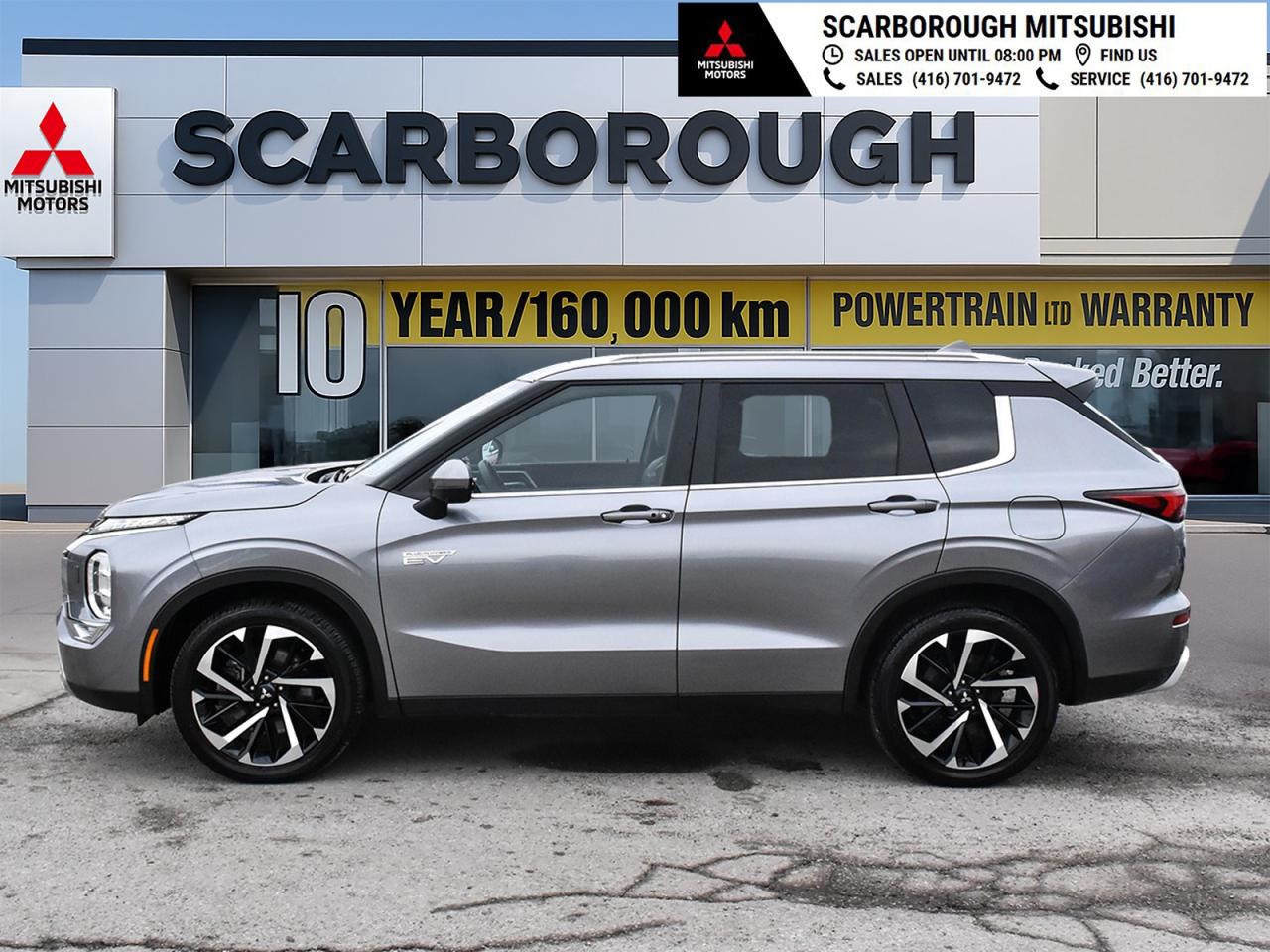 2024 Mitsubishi Outlander PHEV Awd , very low km, heater front seats ,alloy rim . Photo4