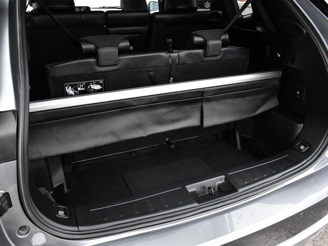 2024 Mitsubishi Outlander PHEV Awd , very low km, heater front seats ,alloy rim . Photo