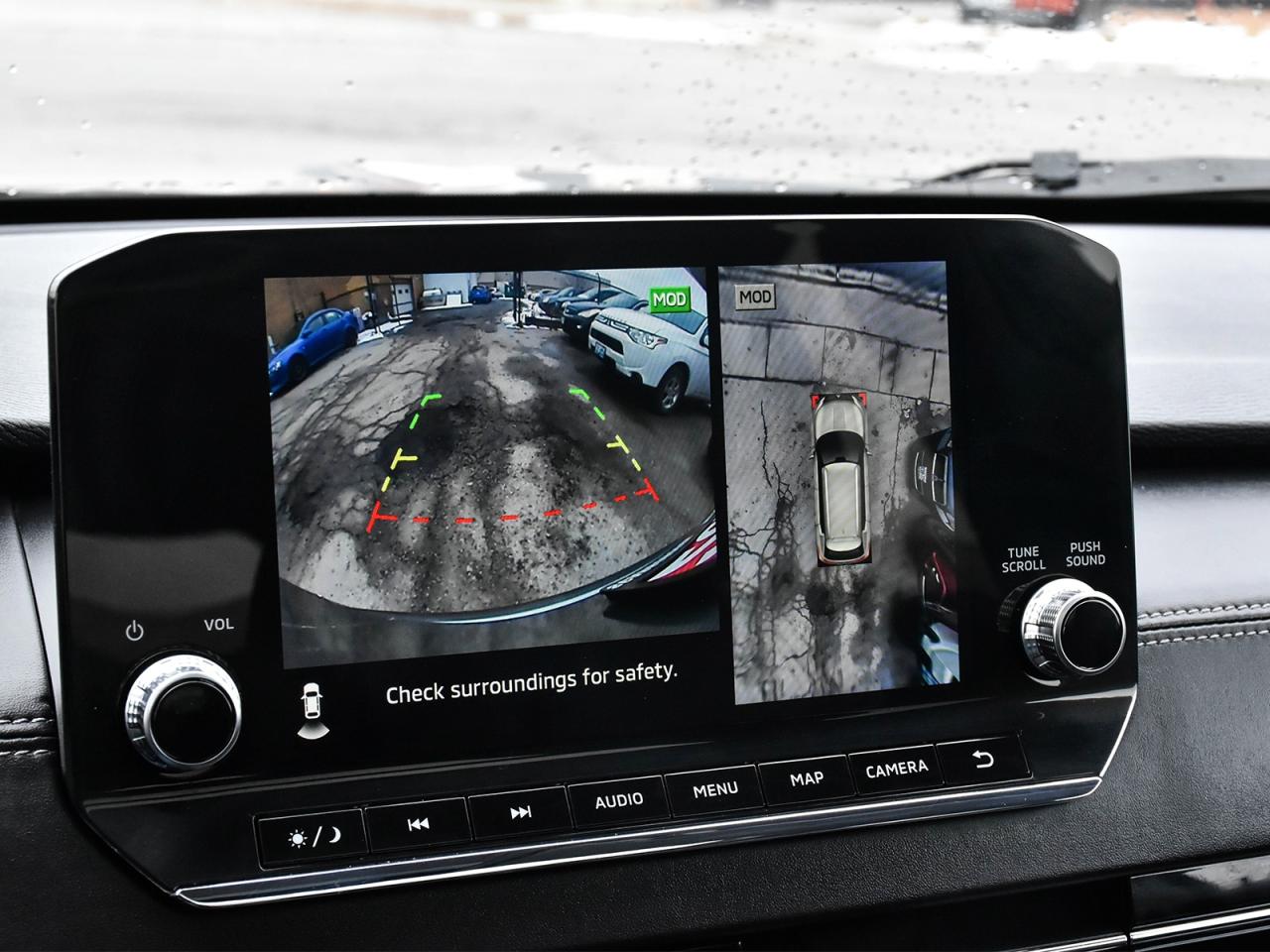 2024 Mitsubishi Outlander PHEV Awd , very low km, heater front seats ,alloy rim . Photo