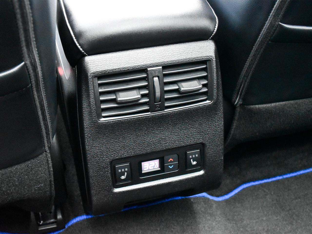 2024 Mitsubishi Outlander PHEV Awd , very low km, heater front seats ,alloy rim . Photo