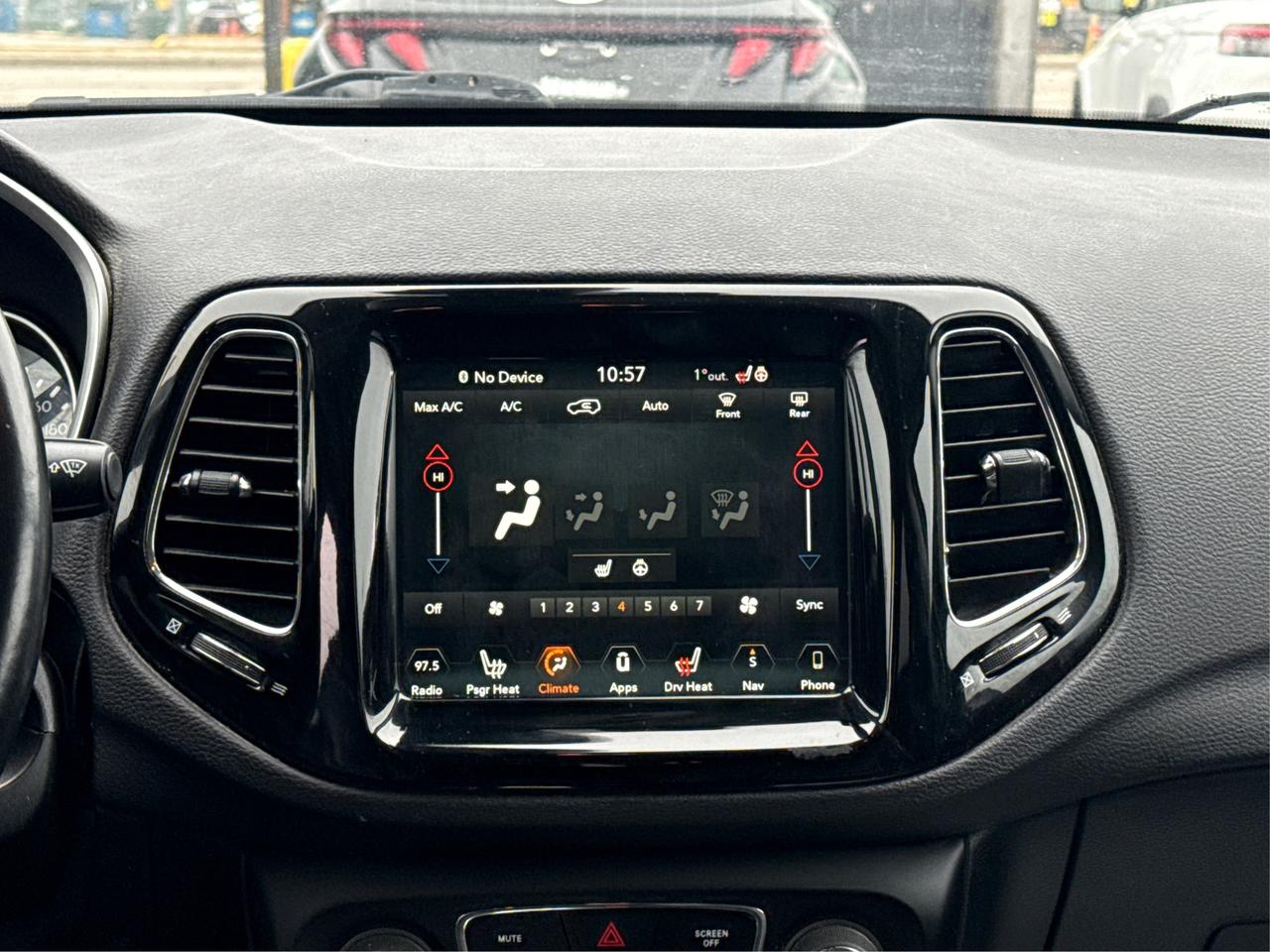 2018 Jeep Compass NAV LEATHER PANO ROOF CLEAN WE FINANCE ALL CREDIT! Photo