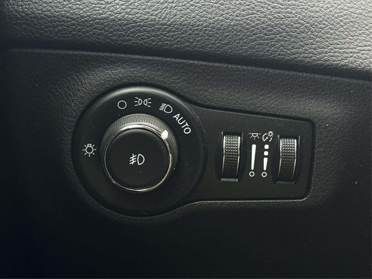 2018 Jeep Compass NAV LEATHER PANO ROOF CLEAN WE FINANCE ALL CREDIT! Photo