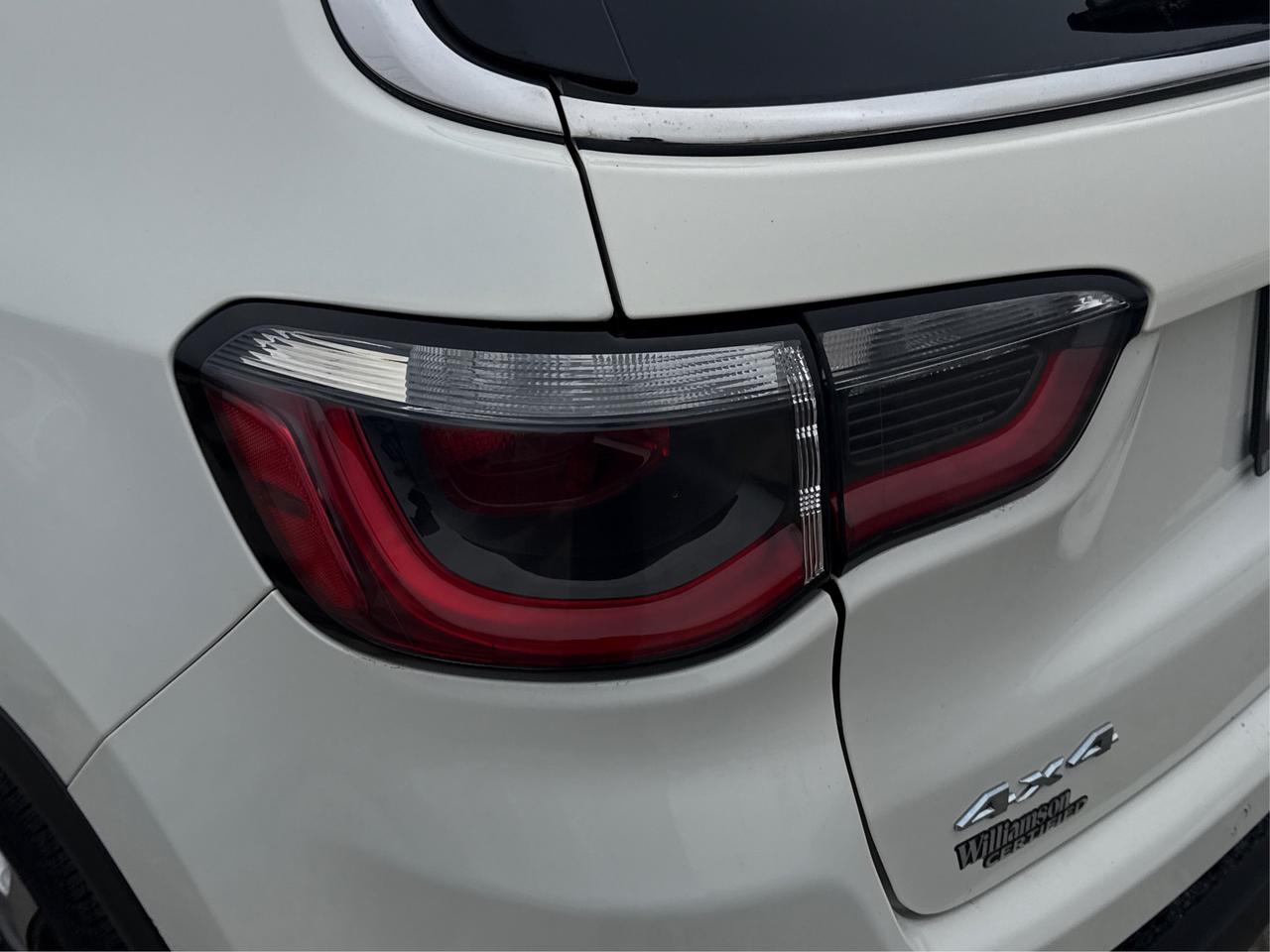 2018 Jeep Compass NAV LEATHER PANO ROOF CLEAN WE FINANCE ALL CREDIT! Photo