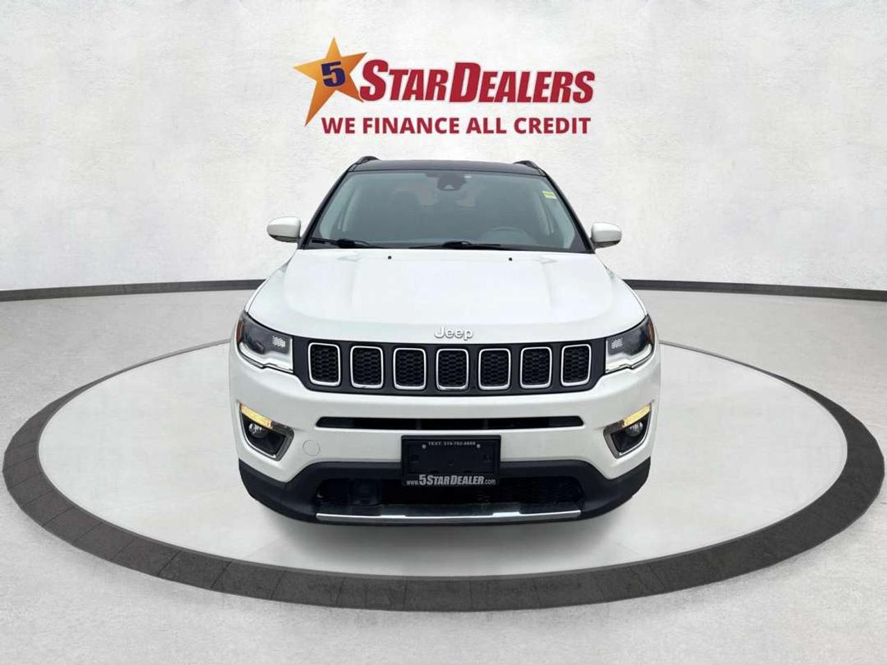 2018 Jeep Compass NAV LEATHER PANO ROOF CLEAN WE FINANCE ALL CREDIT! Photo1