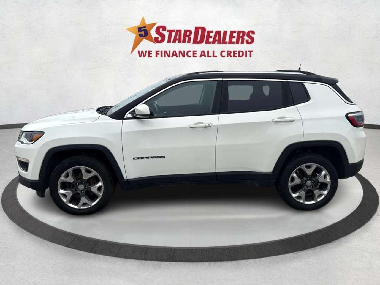 2018 Jeep Compass NAV LEATHER PANO ROOF CLEAN WE FINANCE ALL CREDIT! Photo3