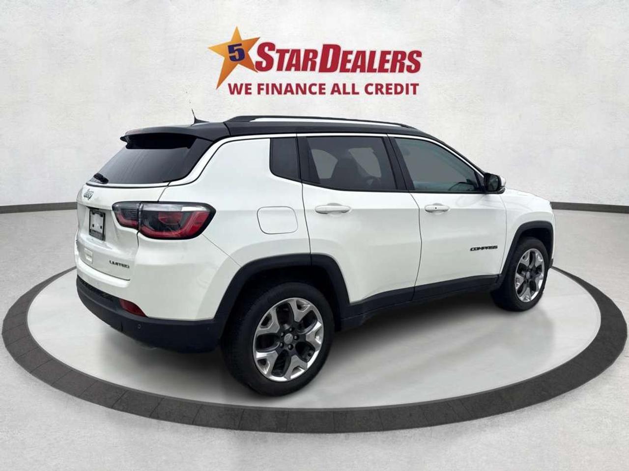 2018 Jeep Compass NAV LEATHER PANO ROOF CLEAN WE FINANCE ALL CREDIT! Photo