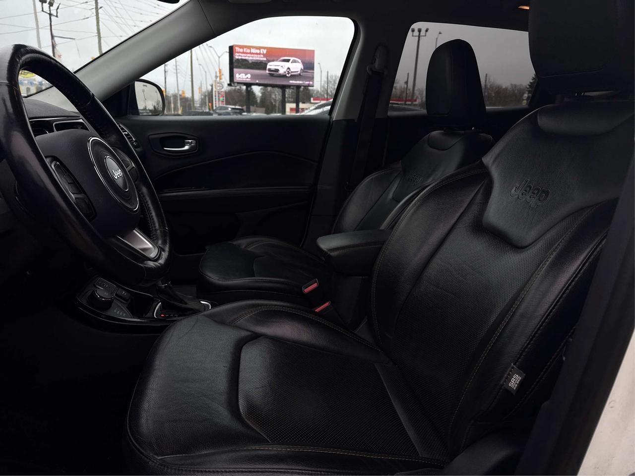2018 Jeep Compass NAV LEATHER PANO ROOF CLEAN WE FINANCE ALL CREDIT! Photo