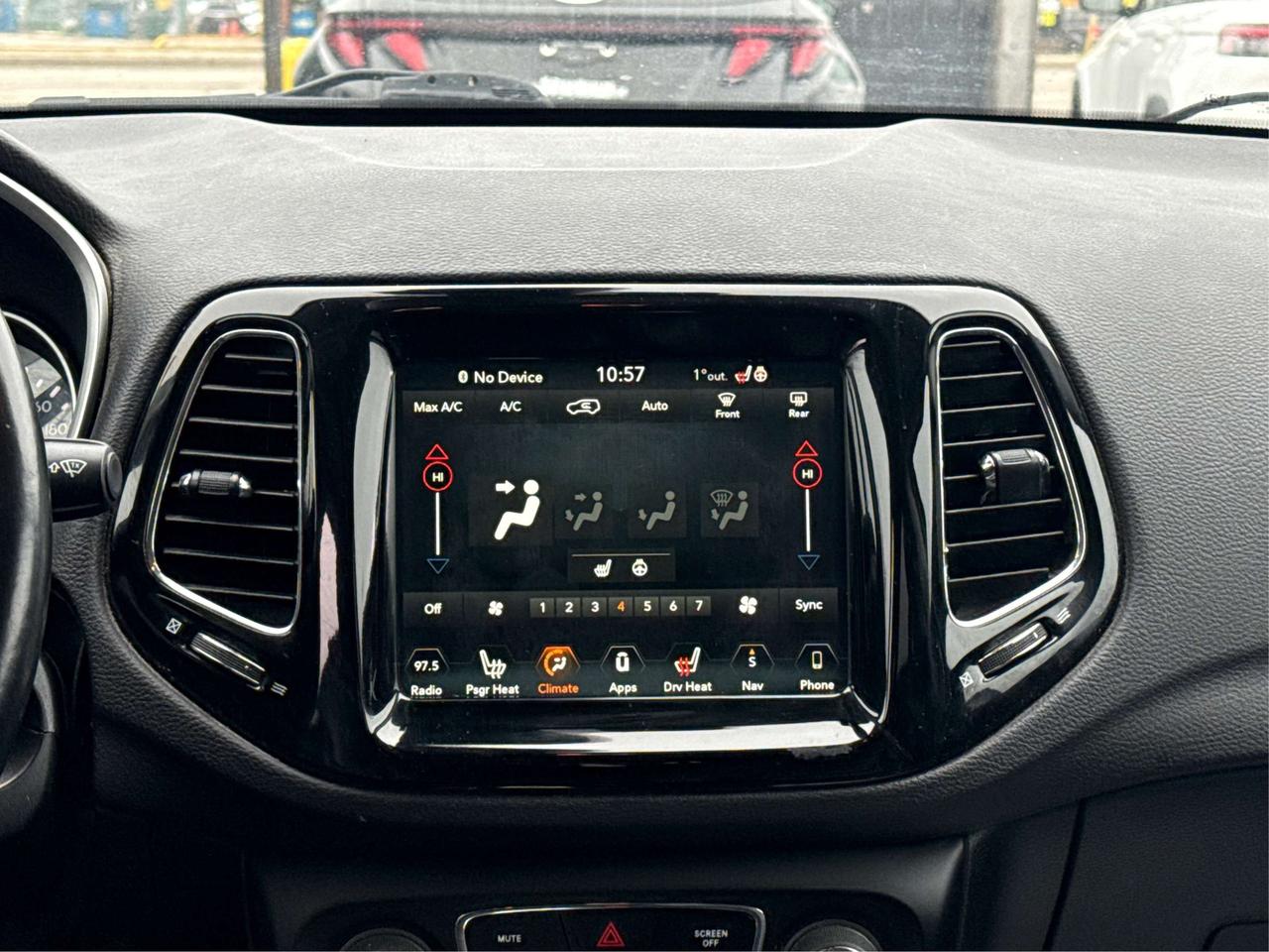 2018 Jeep Compass NAV LEATHER PANO ROOF CLEAN WE FINANCE ALL CREDIT! Photo