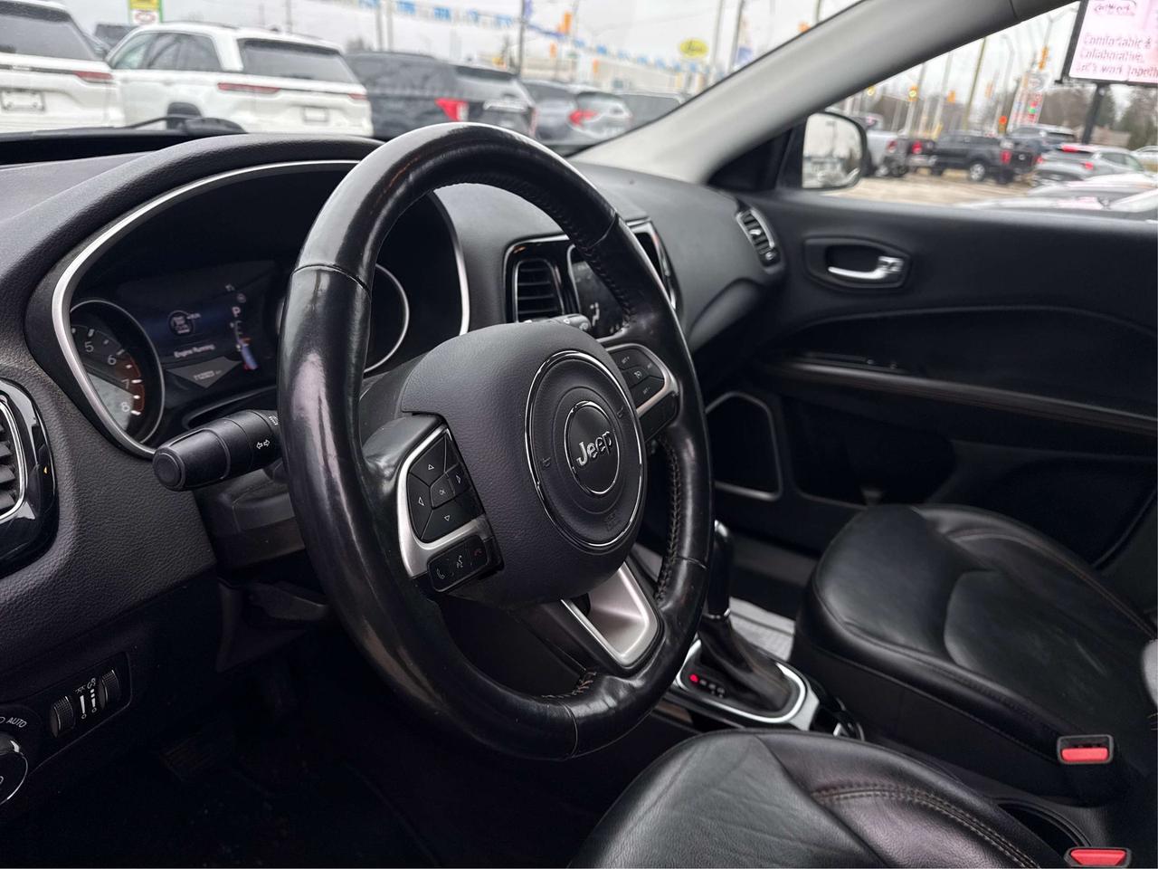 2018 Jeep Compass NAV LEATHER PANO ROOF CLEAN WE FINANCE ALL CREDIT! Photo
