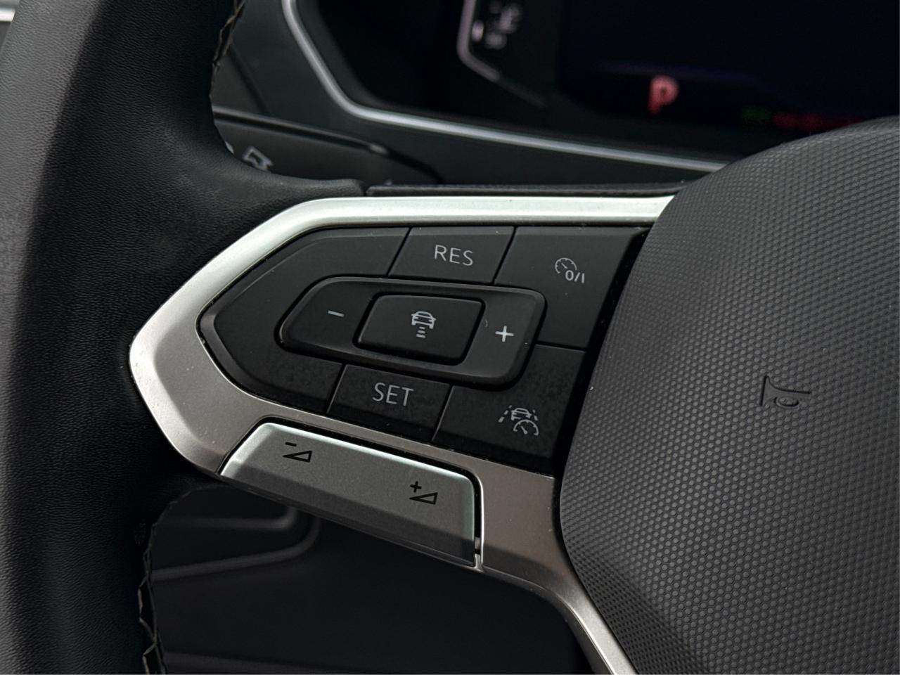 2023 Volkswagen Tiguan LEATHER SUNROOF 7 PASSENGER WE FINANCE ALL CREDIT Photo