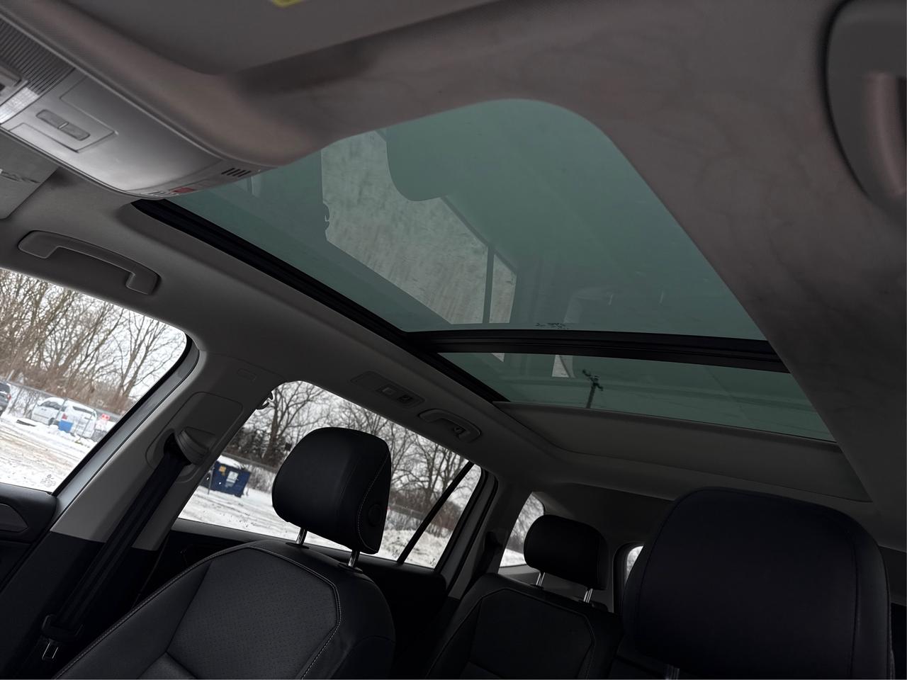 2023 Volkswagen Tiguan LEATHER SUNROOF 7 PASSENGER WE FINANCE ALL CREDIT Photo