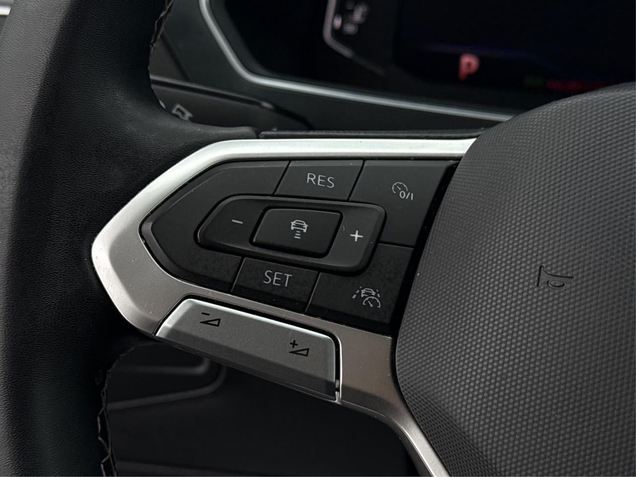 2023 Volkswagen Tiguan LEATHER SUNROOF 7 PASSENGER WE FINANCE ALL CREDIT Photo