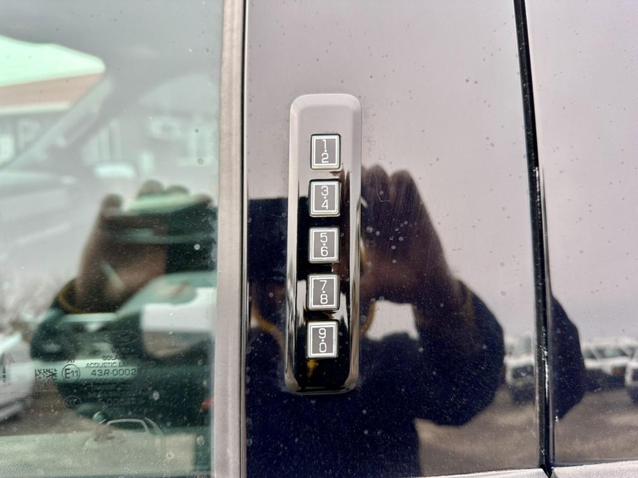 2023 Ford F-150 RAPTOR R V8 37" OFFROAD PKG Photo