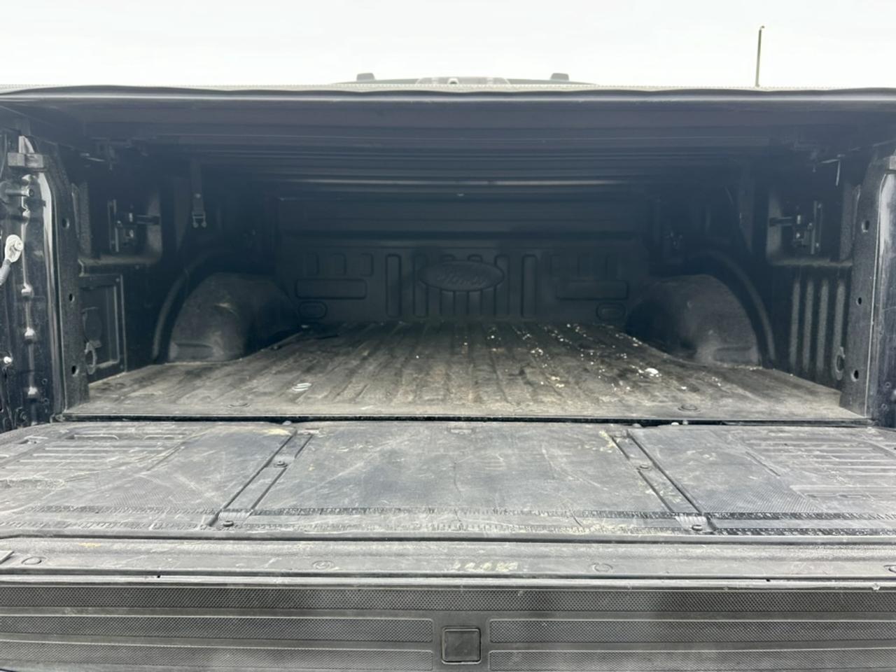 2023 Ford F-150 RAPTOR R V8 37" OFFROAD PKG Photo