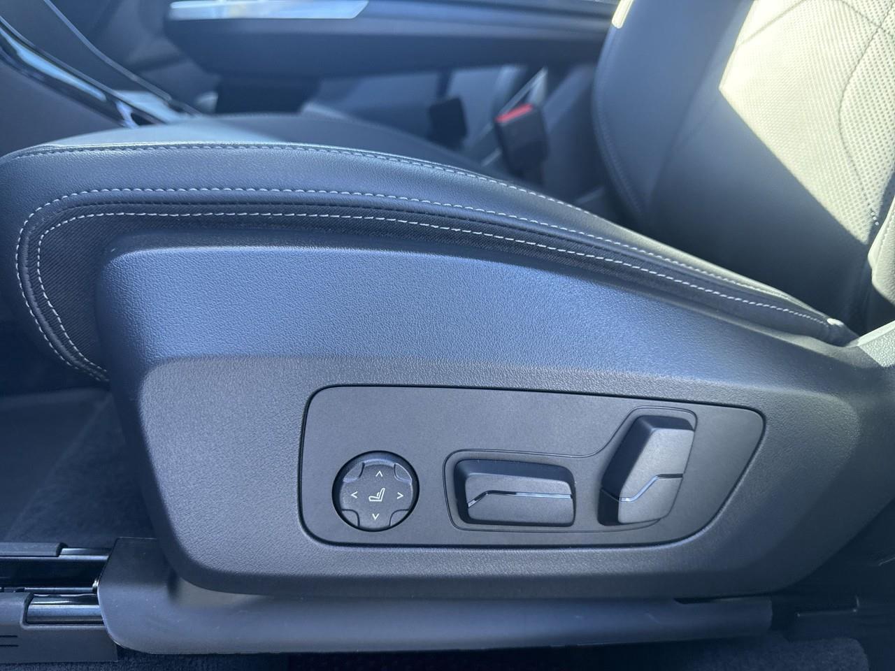 2025 BMW X1 xDrive28i Photo