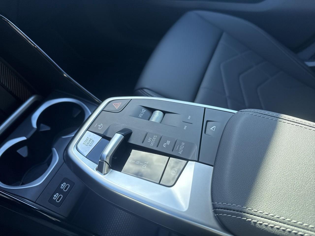 2025 BMW X1 xDrive28i Photo