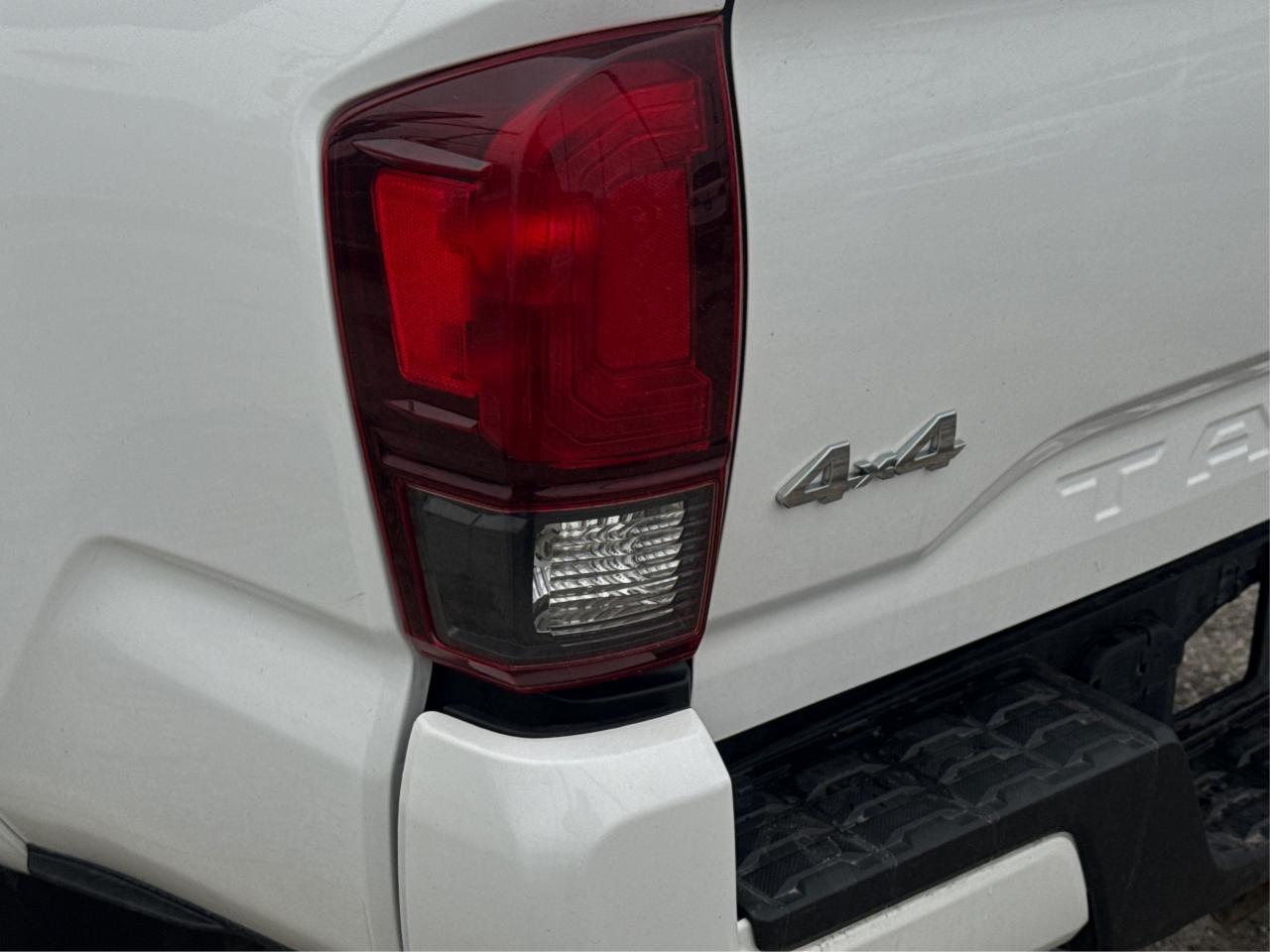 2020 Toyota Tacoma HEATED SEATS REAR CAM MINT! WE FINANCE ALL CREDIT! Photo