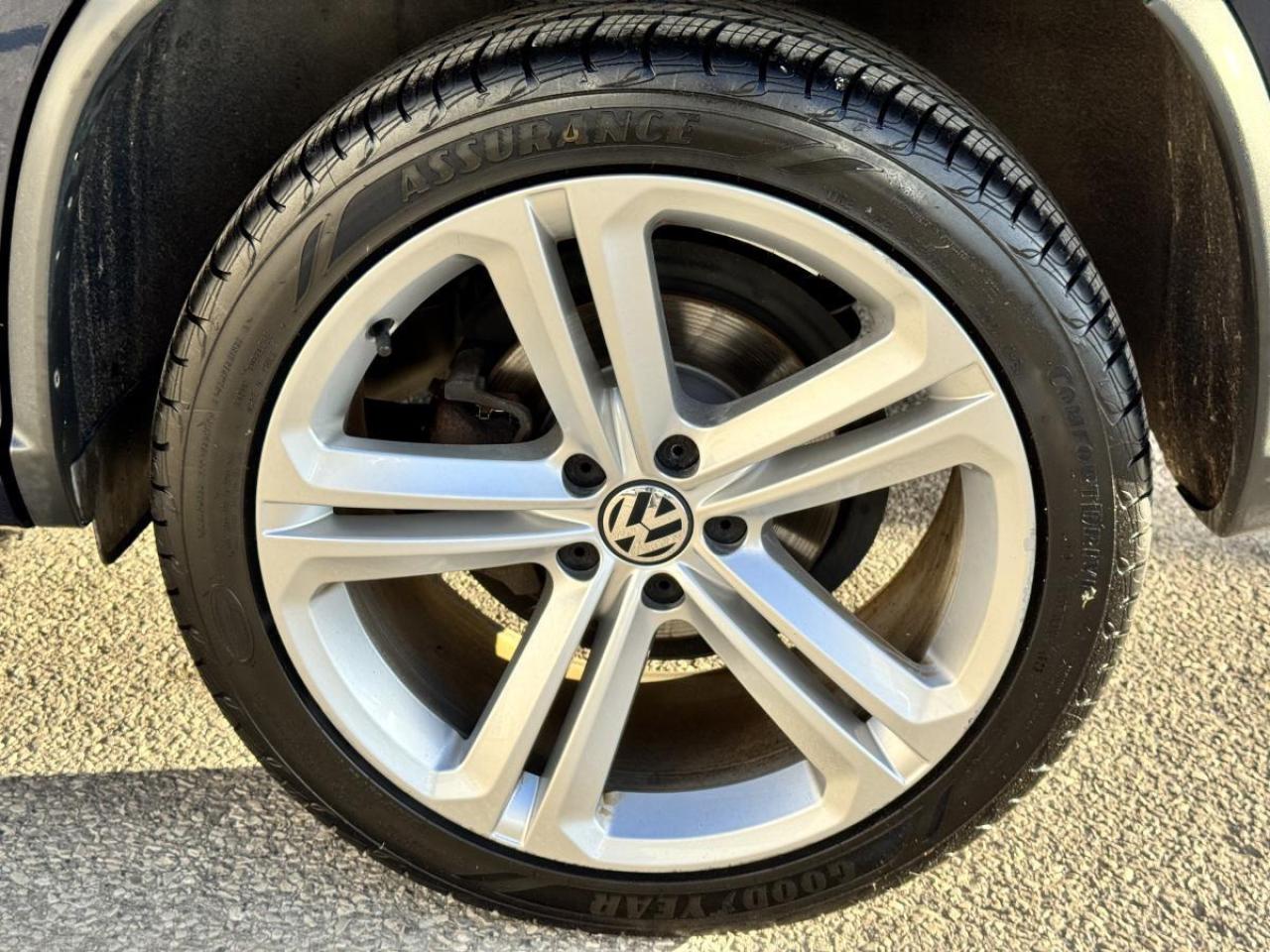 2016 Volkswagen Tiguan 4MOTION HIGHLINE/ R-LINE/ CARFAX CLEAN/ MUST SEE Photo