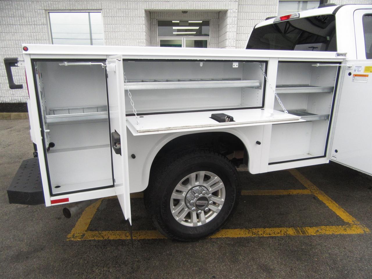 2023 Ford F-350 CREW CAB 4X4 XLT NEW SERVICE UTILITY BODY Photo3